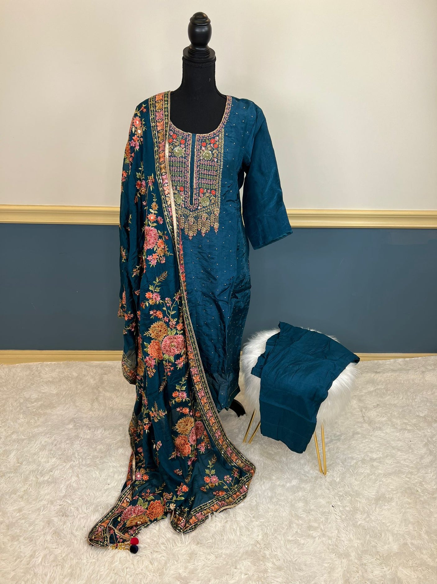 Pure zardousi Delhi Boutique