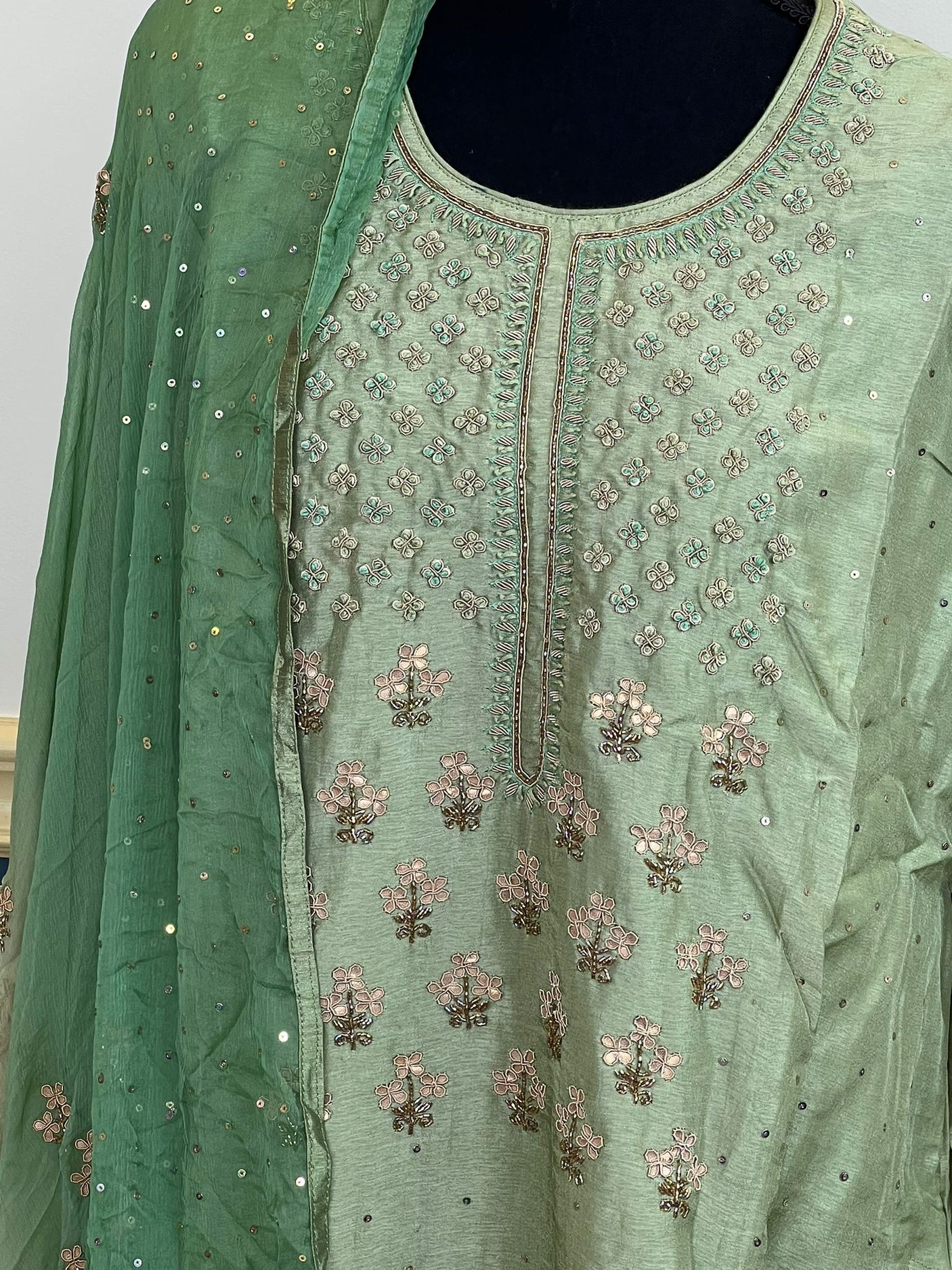 Pure zardousi Delhi Boutique