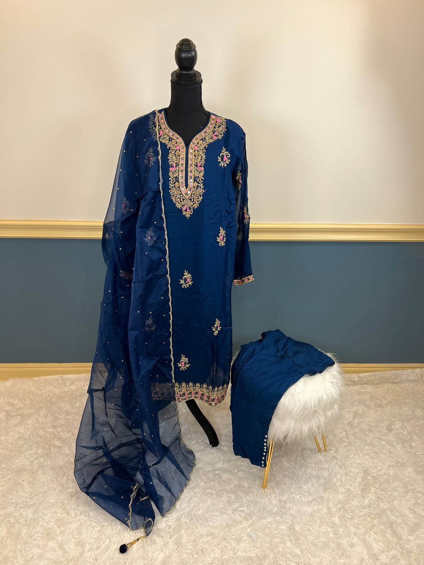 Pure zardousi Delhi Boutique