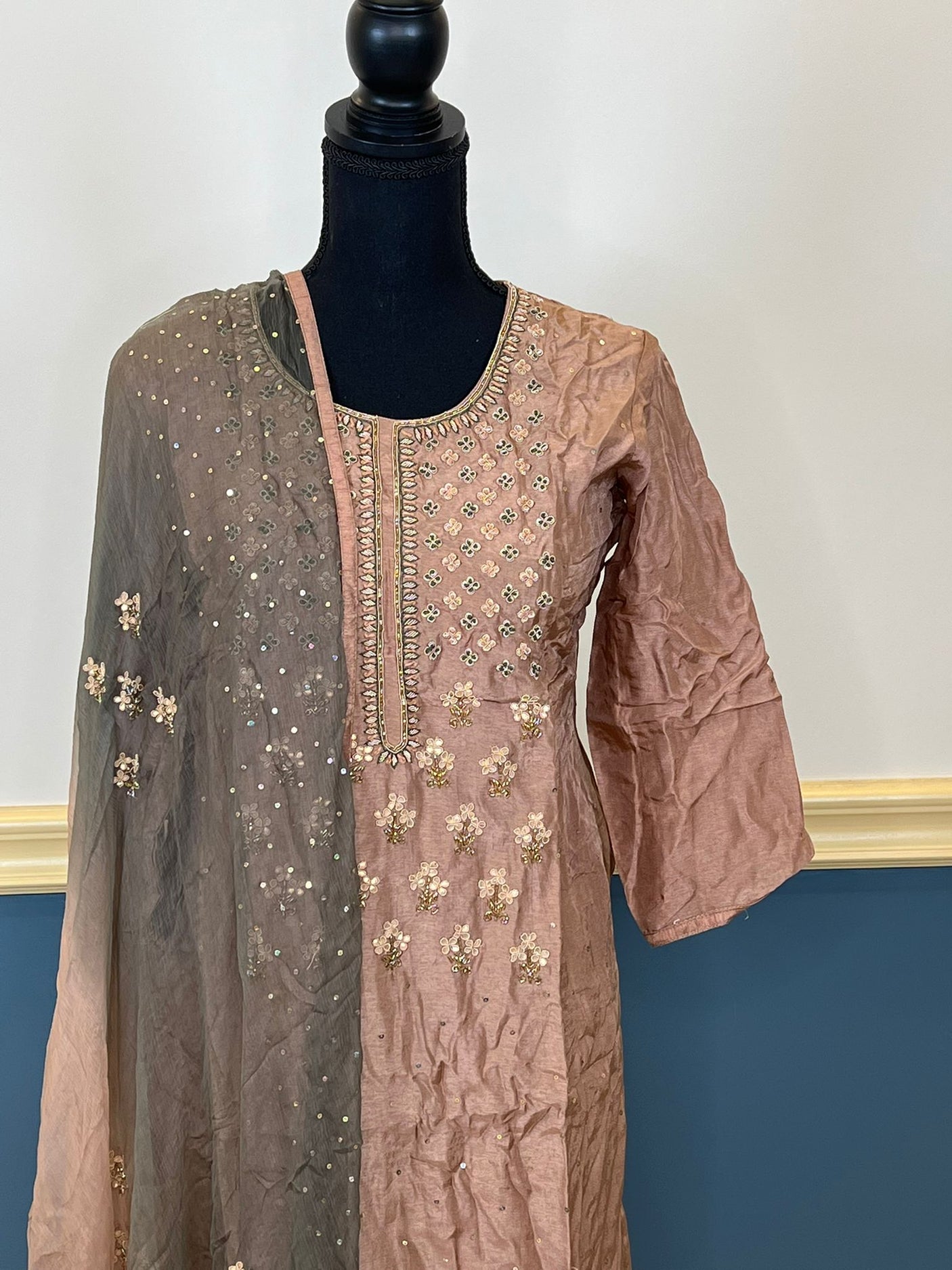 Pure zardousi Delhi Boutique