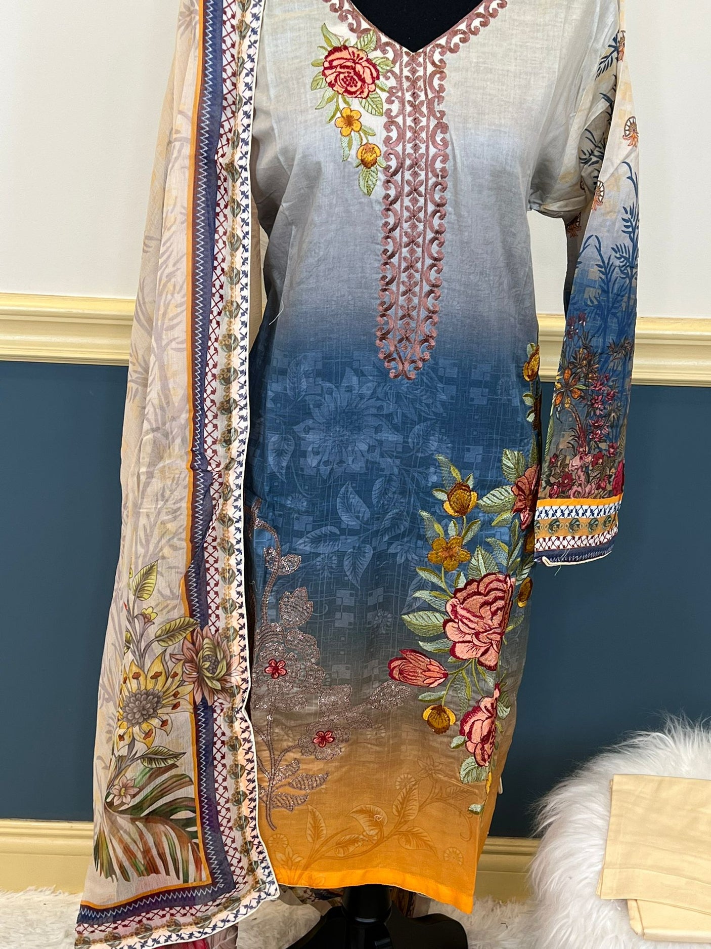 Pakistani Stitched Embroidered lawn Salwar kameez ready to ship