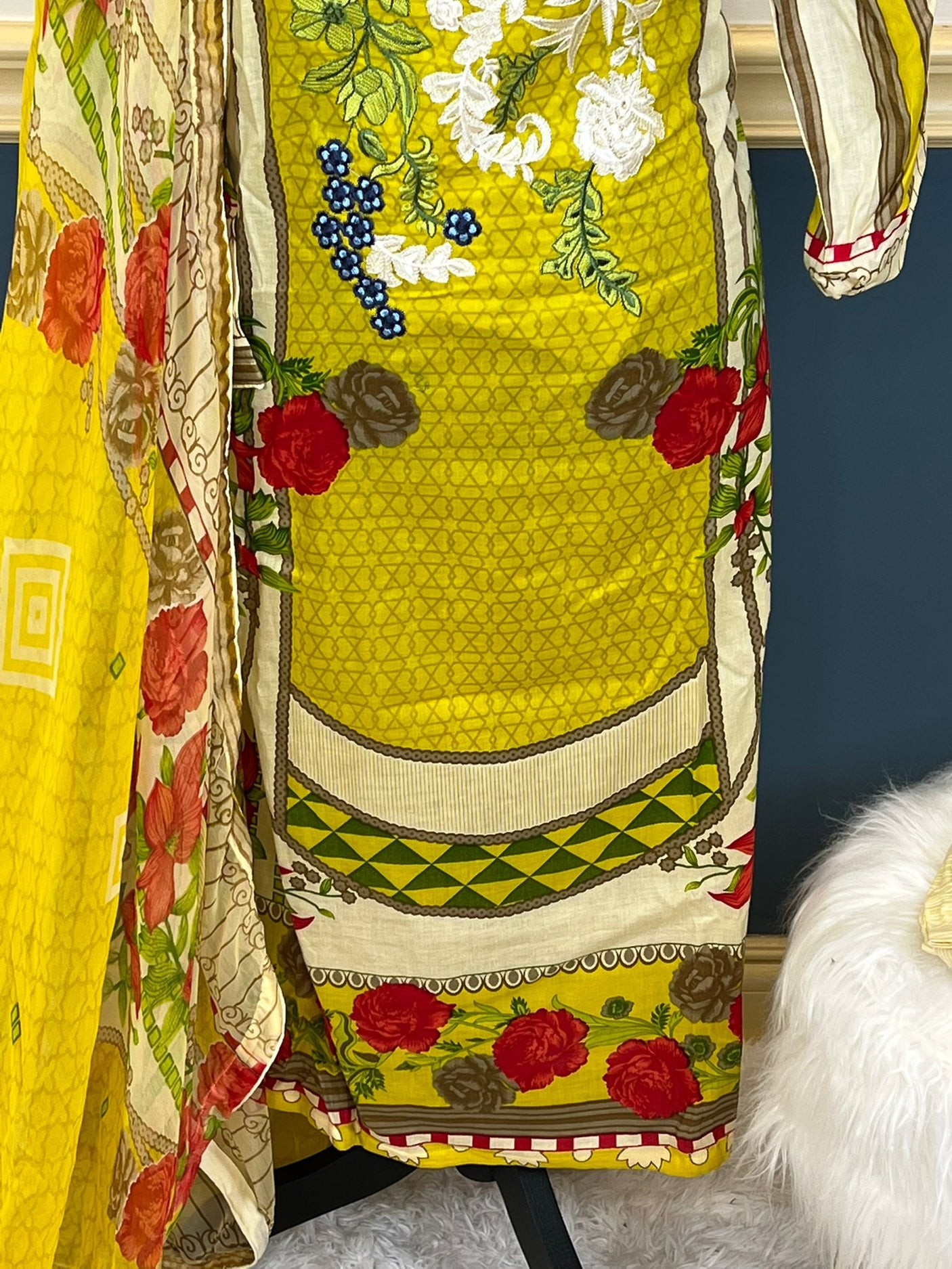 Pakistani Stitched Embroidered lawn Salwar kameez ready to ship