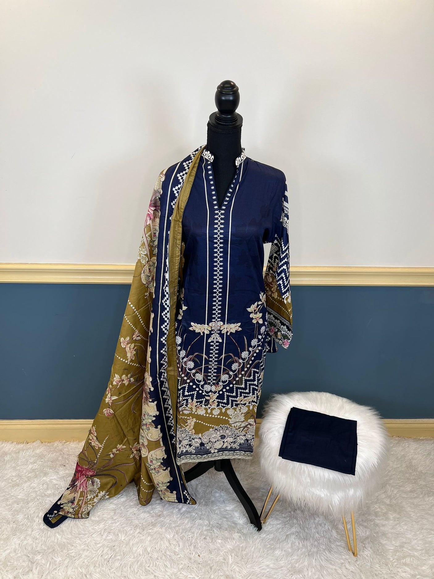 Pakistani Stitched Embroidered lawn Salwar kameez ready to ship