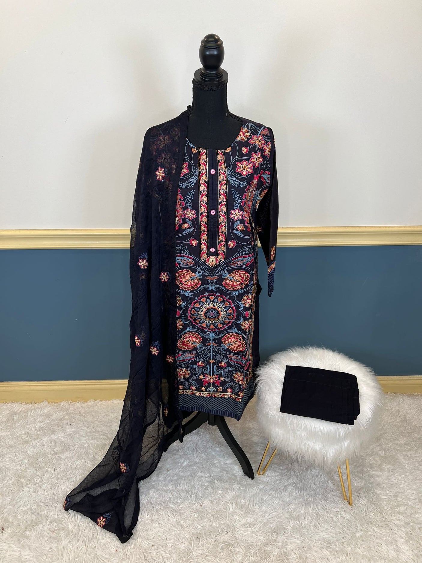 Pakistani Stitched Embroidered lawn Salwar kameez ready to ship