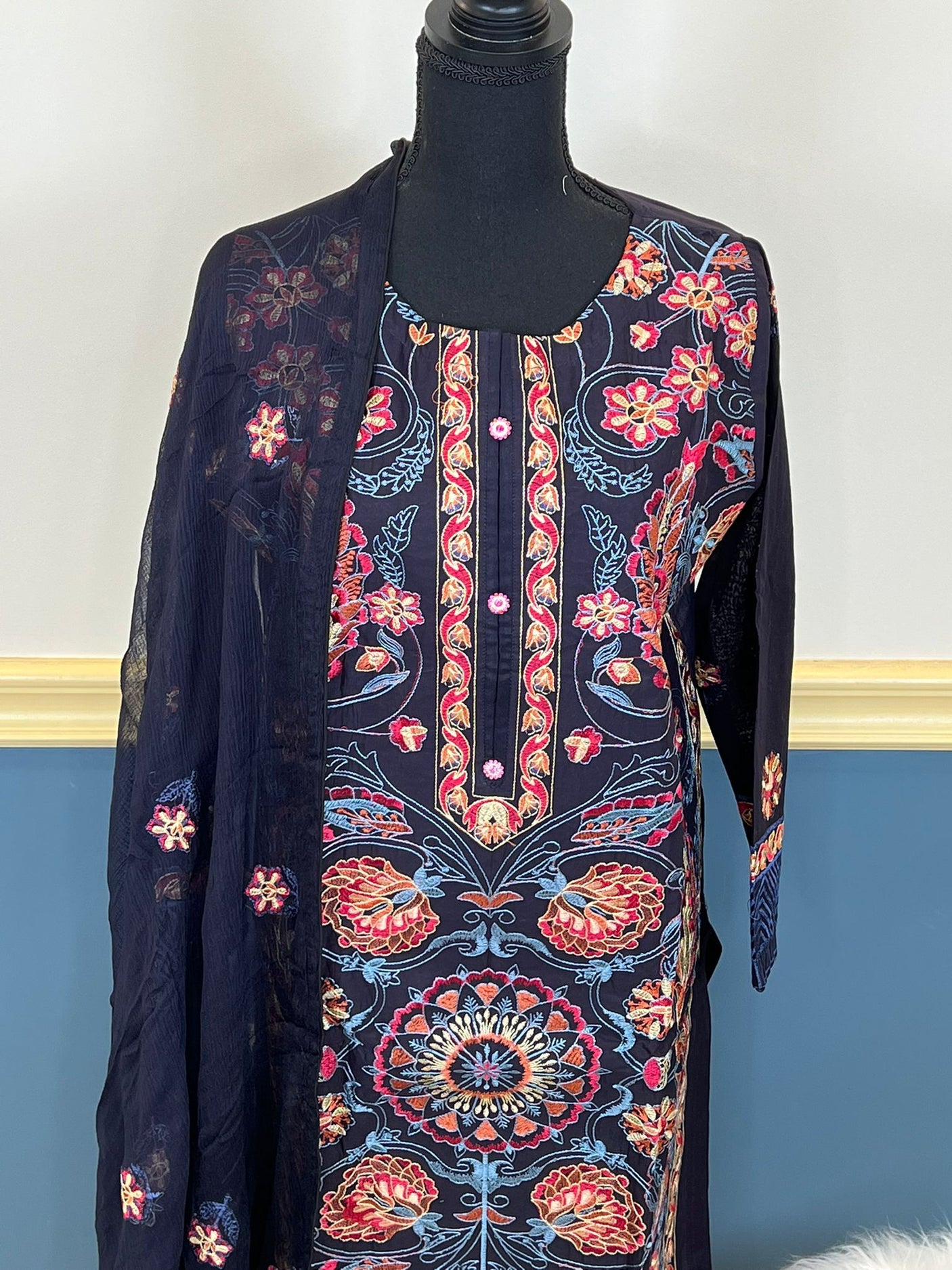 Pakistani Stitched Embroidered lawn Salwar kameez ready to ship