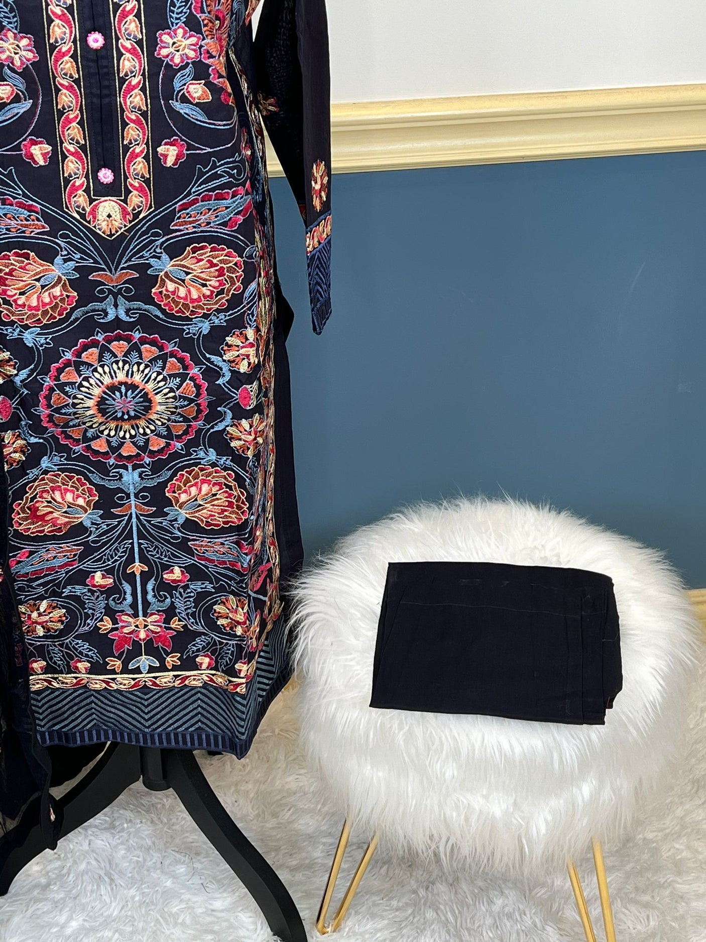 Pakistani Stitched Embroidered lawn Salwar kameez ready to ship