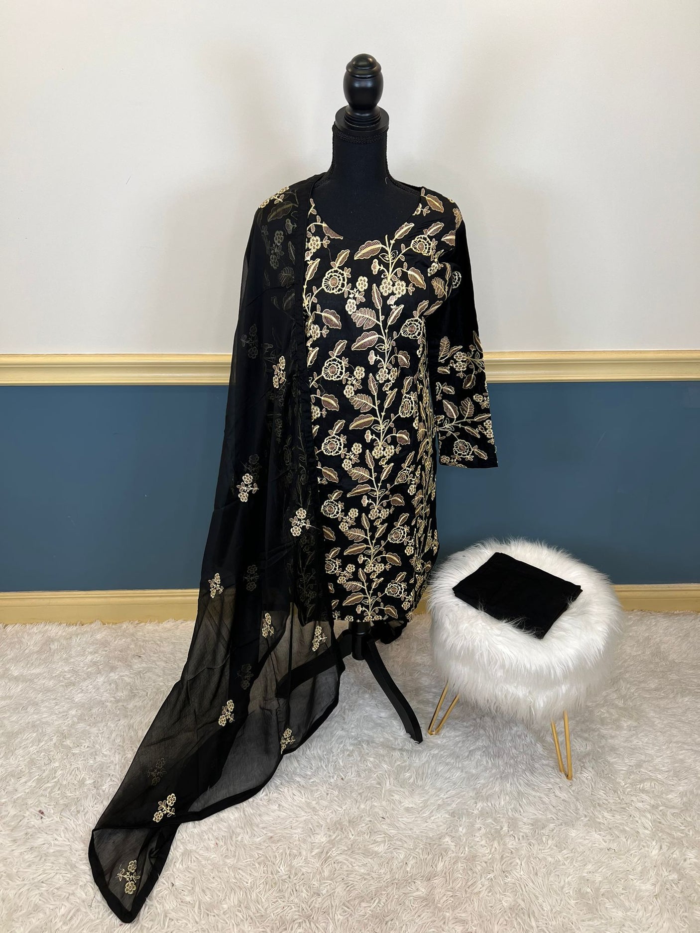 Pakistani Stitched Embroidered lawn Salwar kameez ready to ship