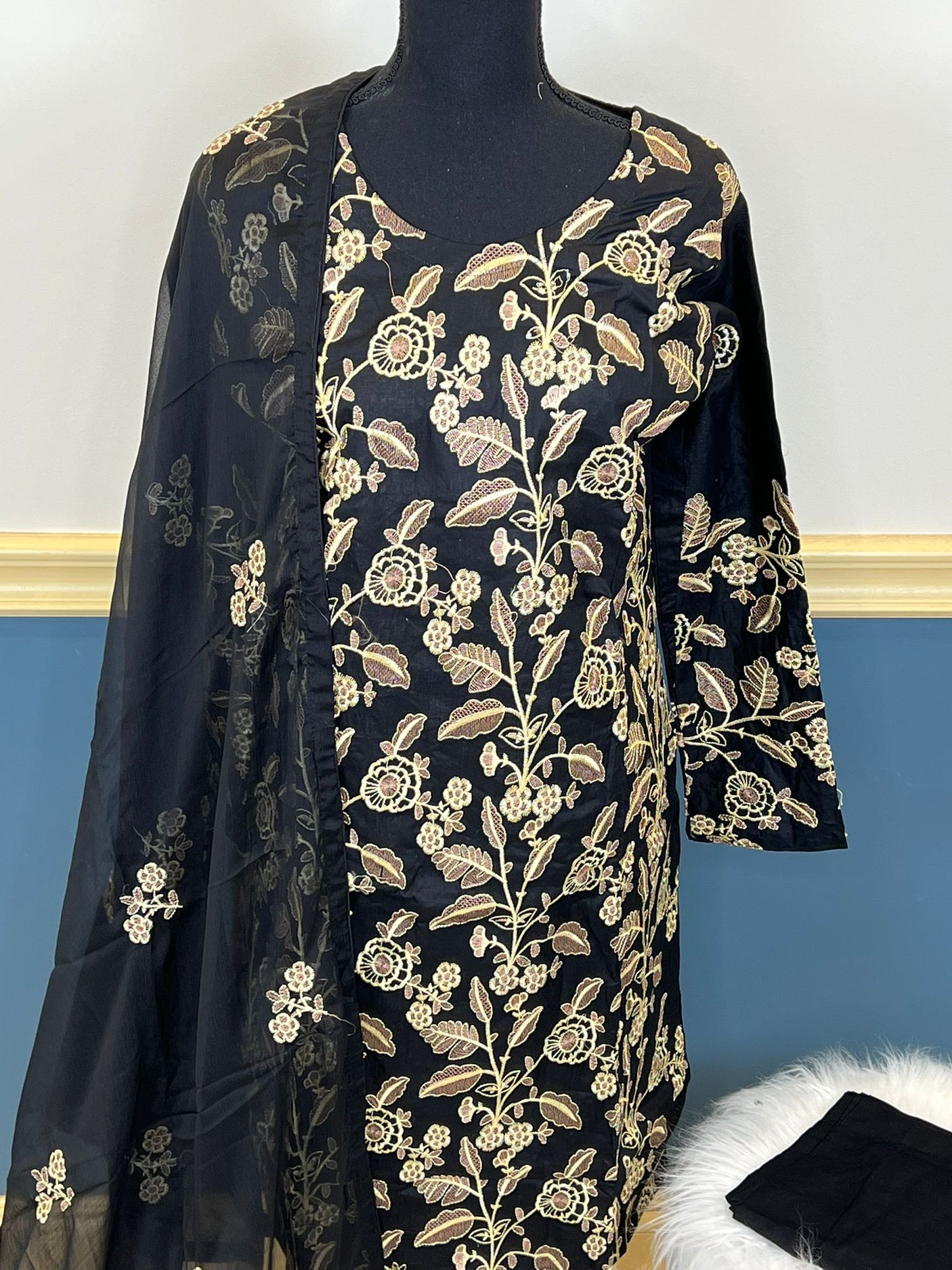 Pakistani Stitched Embroidered lawn Salwar kameez ready to ship