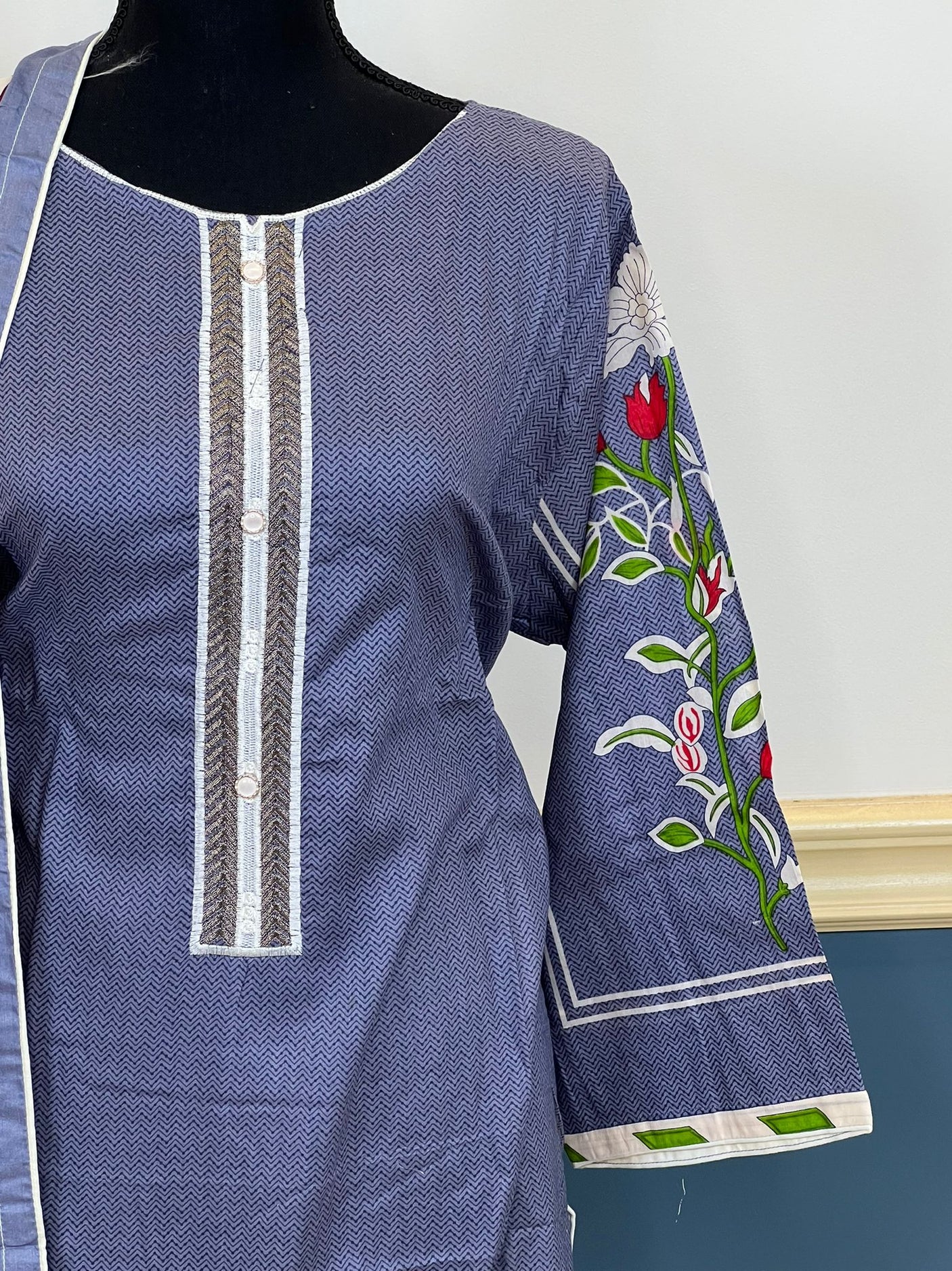 Pakistani Stitched Embroidered lawn Salwar kameez ready to ship