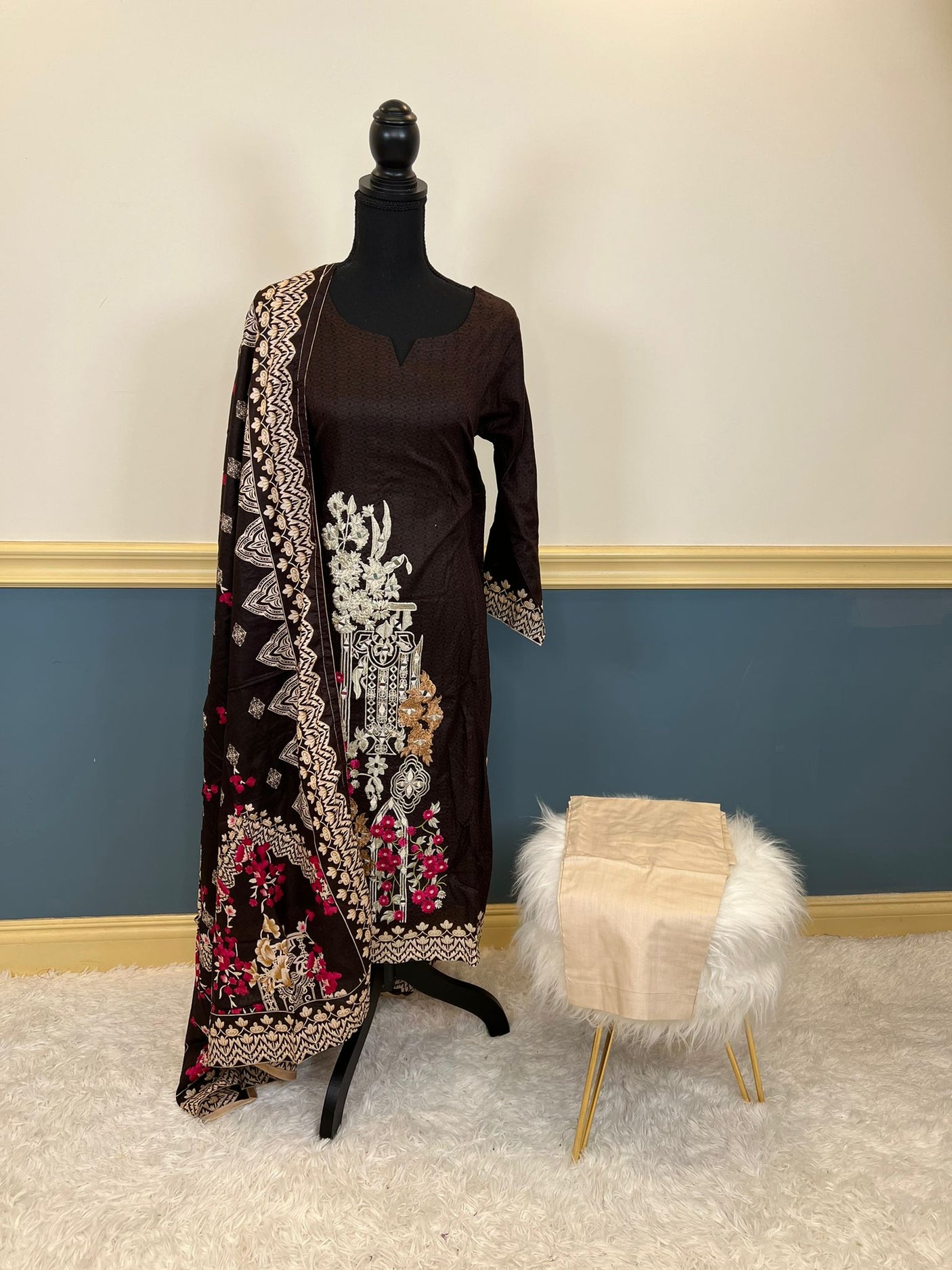 Pakistani Stitched Embroidered lawn Salwar kameez ready to ship