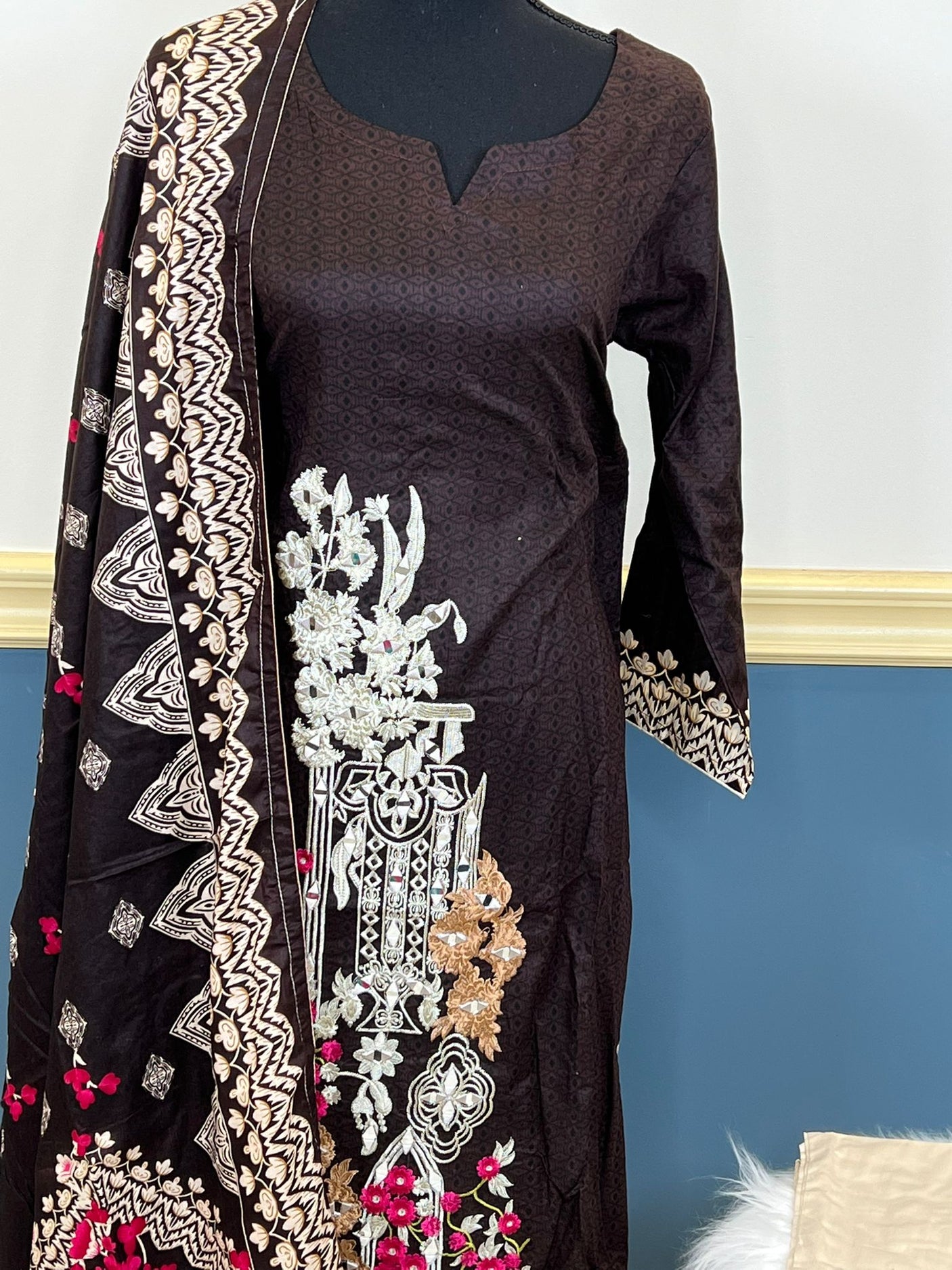 Pakistani Stitched Embroidered lawn Salwar kameez ready to ship