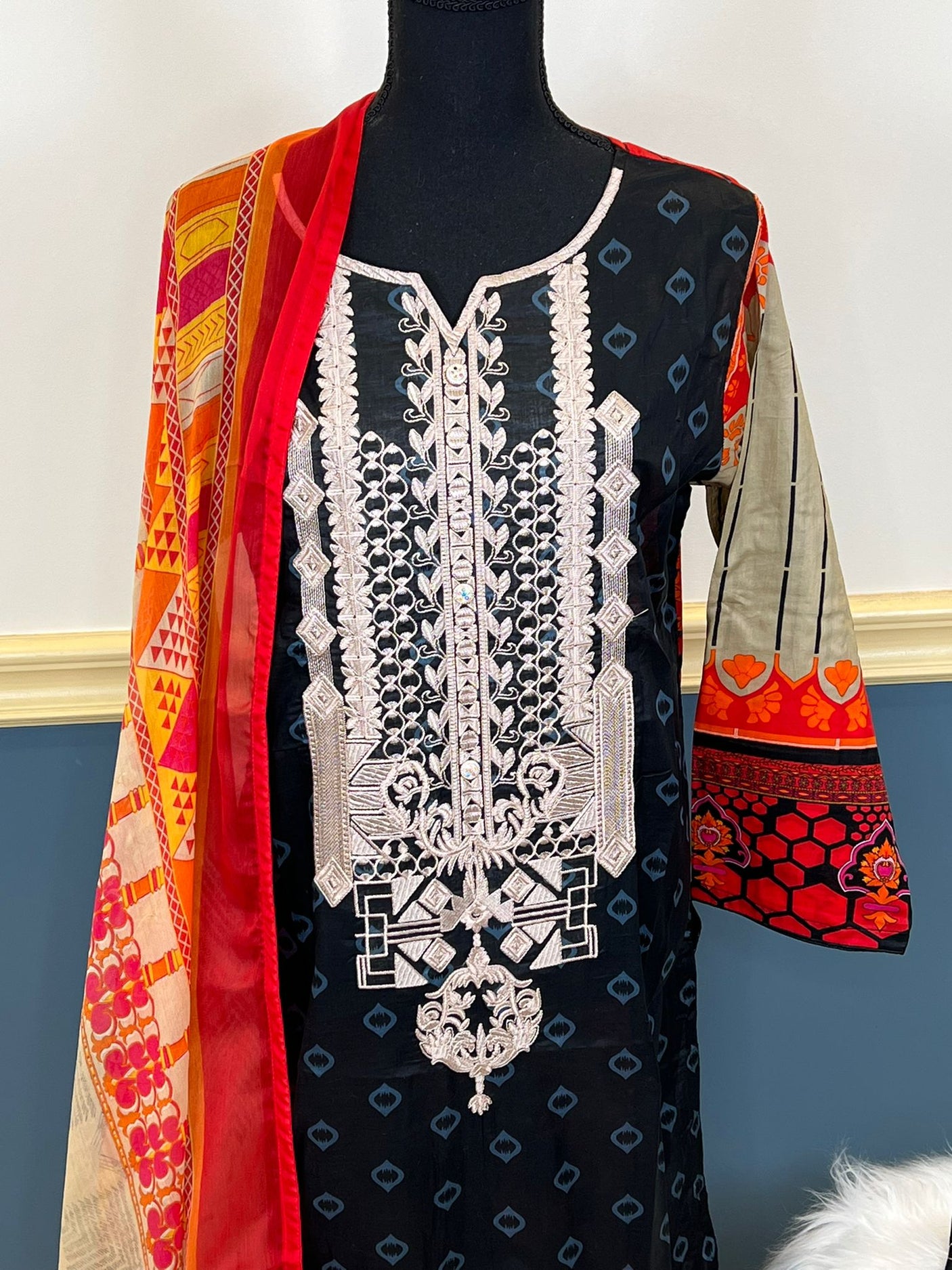 Pakistani Stitched Embroidered lawn Salwar kameez ready to ship