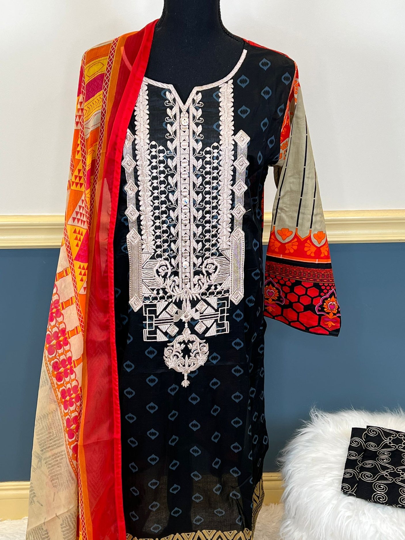 Pakistani Stitched Embroidered lawn Salwar kameez ready to ship