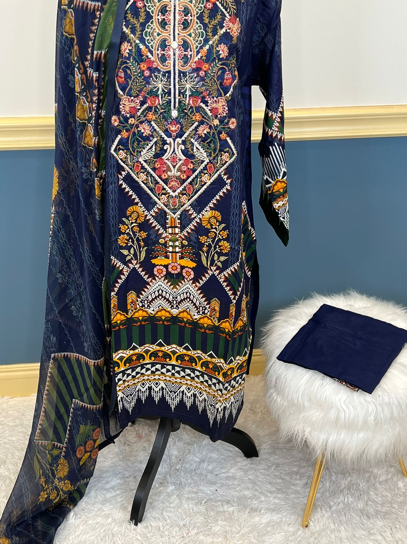 Pakistani Stitched Embroidered lawn Salwar kameez ready to ship