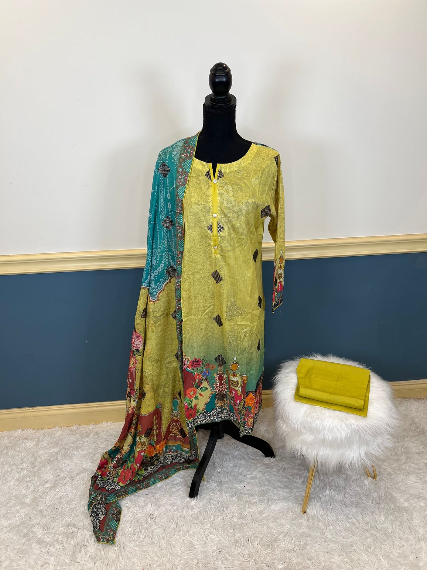 Pakistani Stitched Embroidered lawn Salwar kameez ready to ship