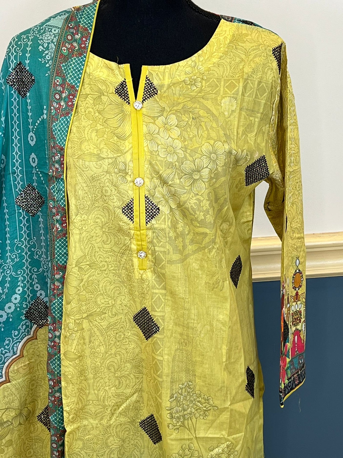 Pakistani Stitched Embroidered lawn Salwar kameez ready to ship