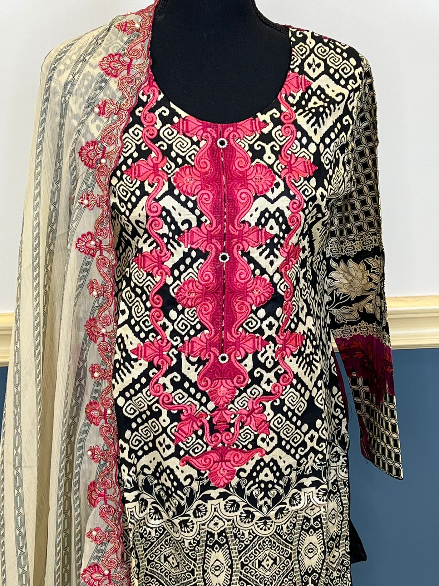 Pakistani Stitched Embroidered lawn Salwar kameez ready to ship