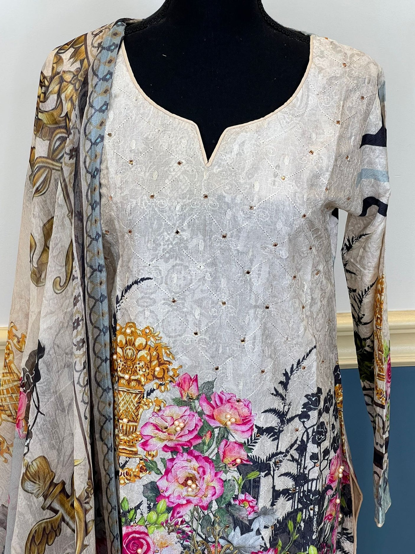 Pakistani Stitched Embroidered lawn Salwar kameez ready to ship