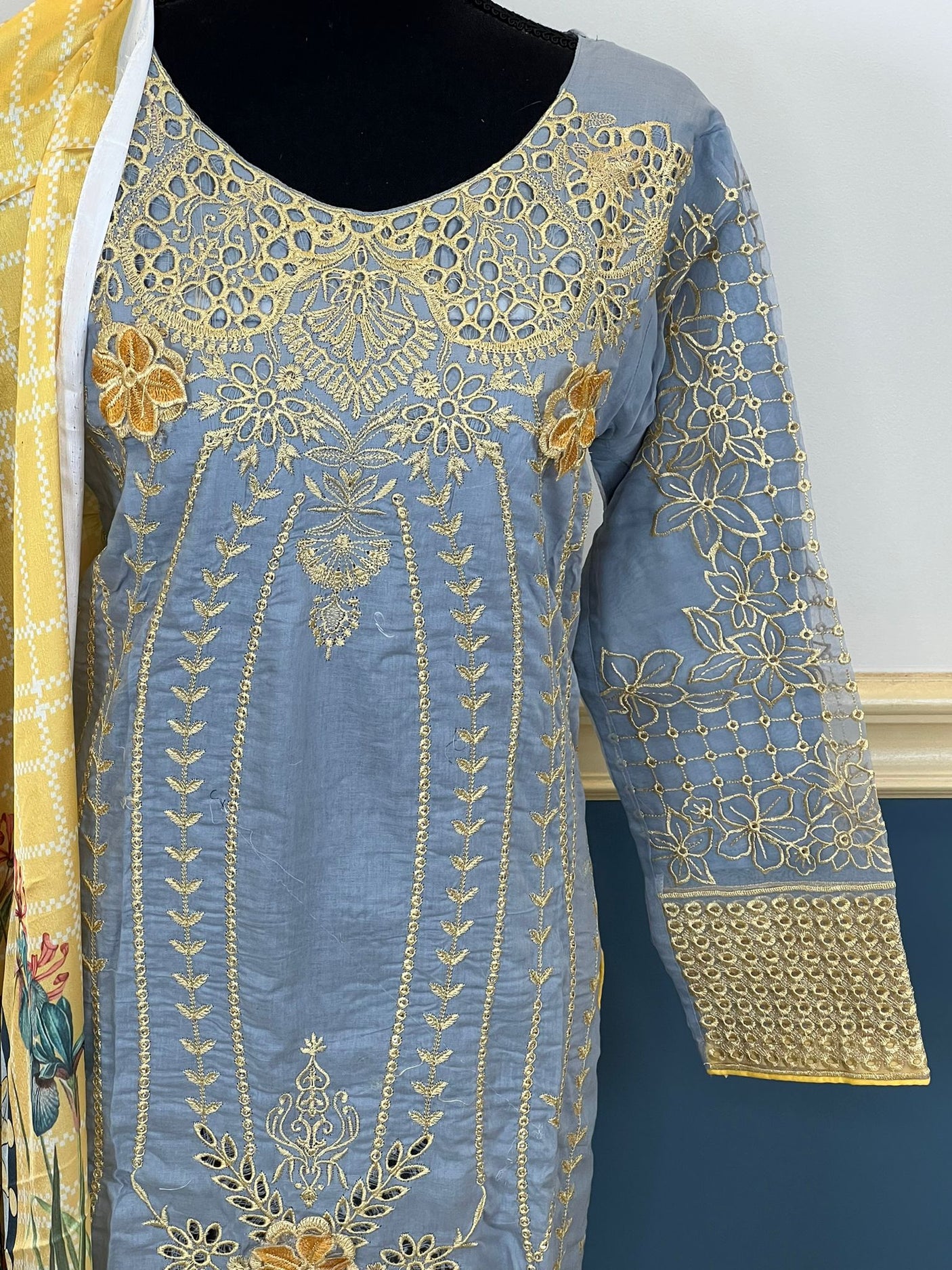 Pakistani Stitched Embroidered lawn Salwar kameez ready to ship