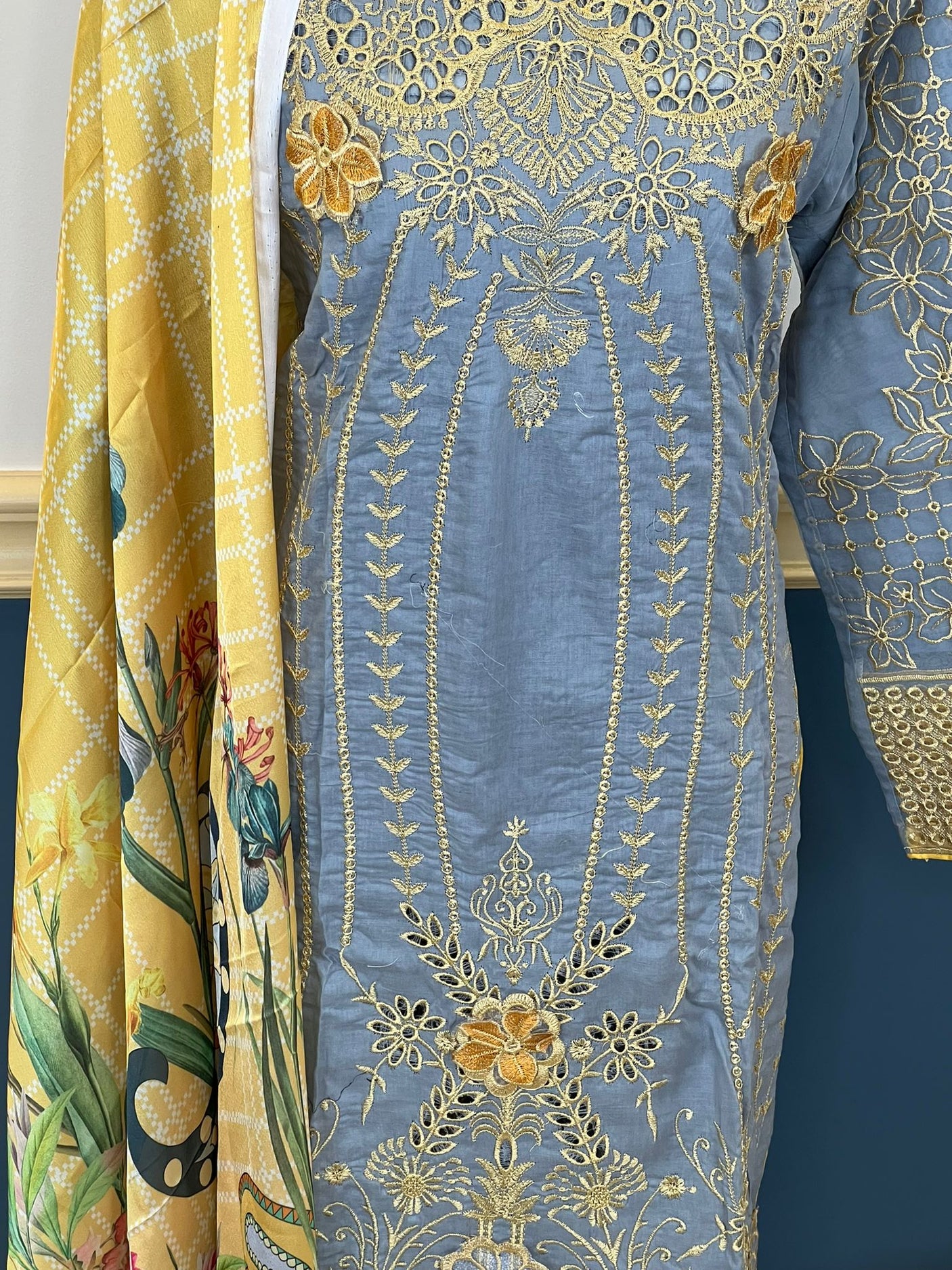 Pakistani Stitched Embroidered lawn Salwar kameez ready to ship