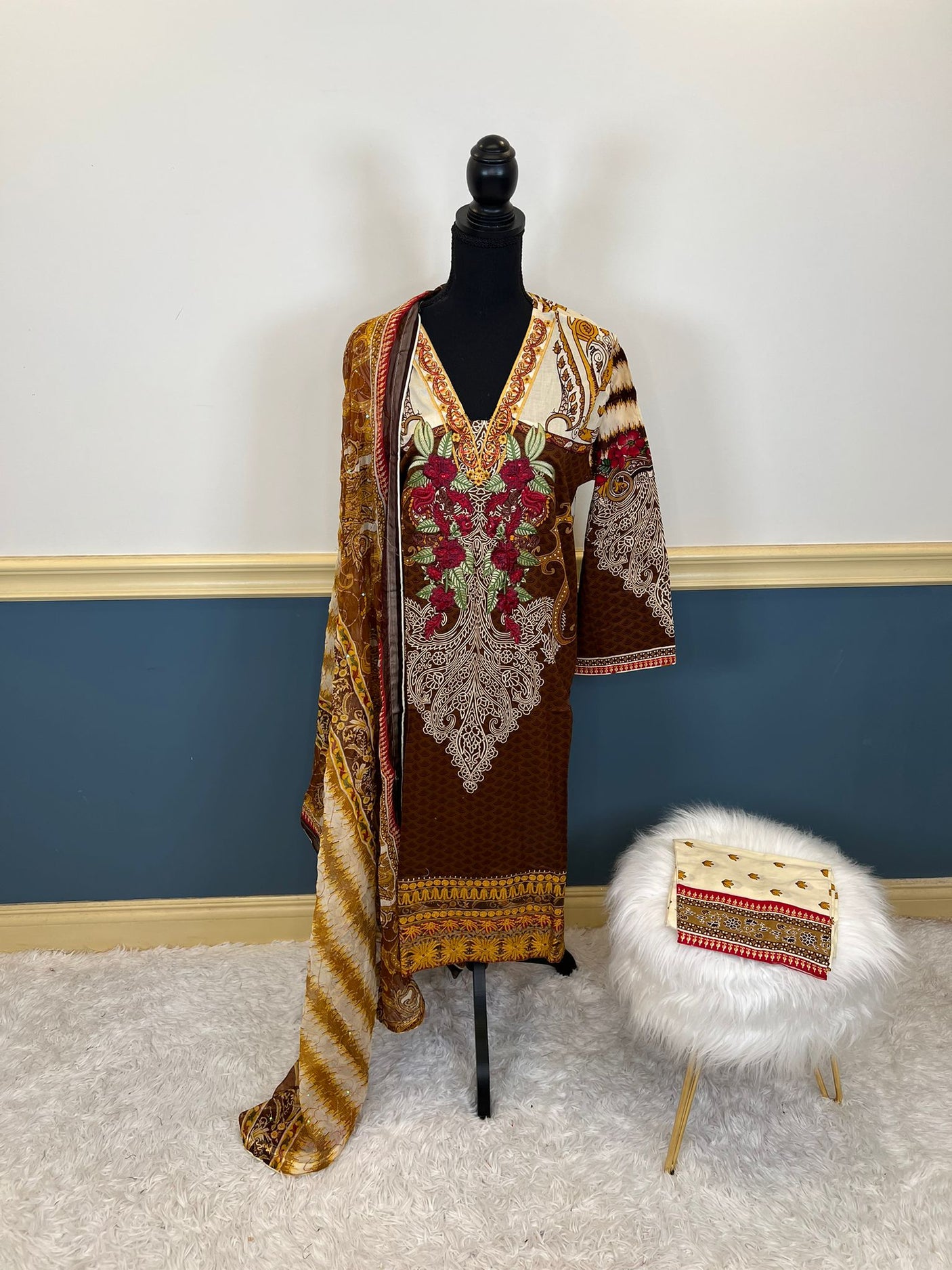 Pakistani Stitched Embroidered lawn Salwar kameez ready to ship