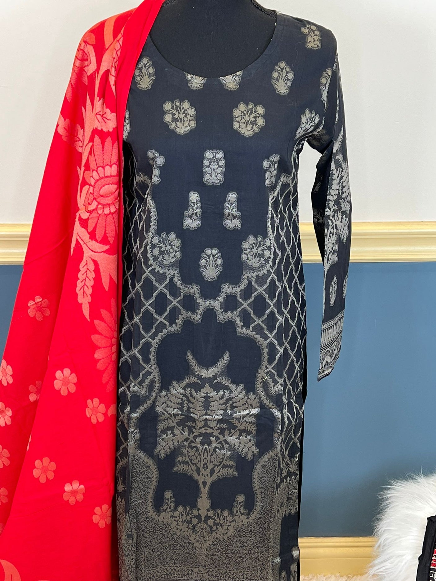 Pakistani Stitched Embroidered lawn Salwar kameez ready to ship