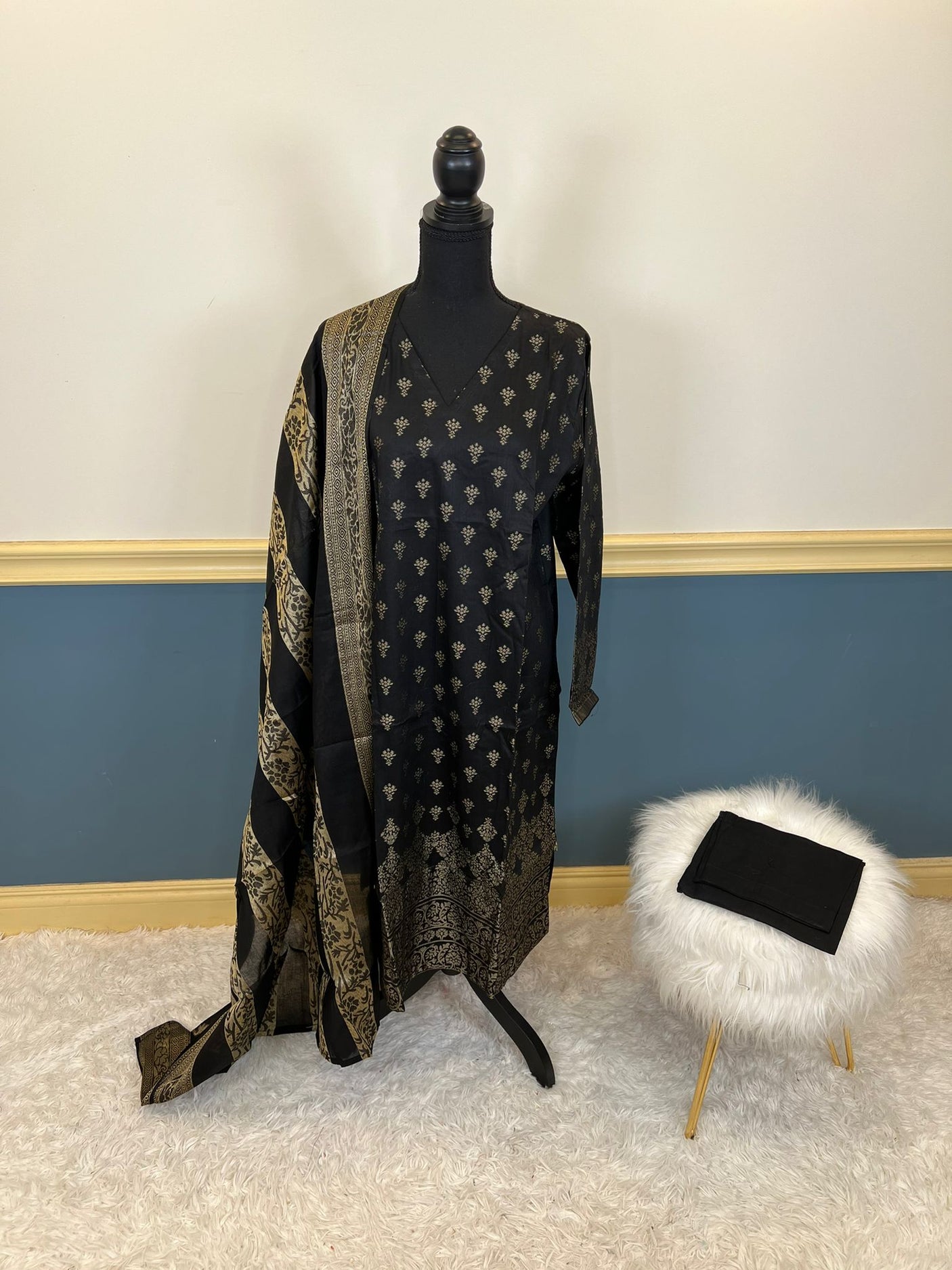 Pakistani Stitched Embroidered lawn Salwar kameez ready to ship