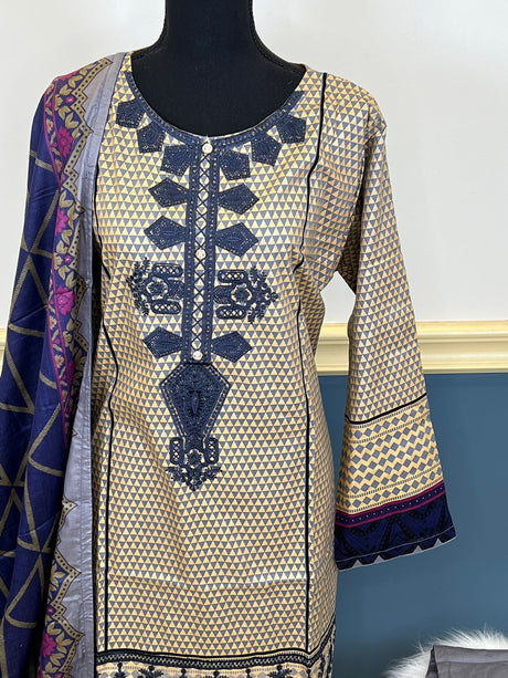 Pakistani Stitched Embroidered lawn Salwar kameez ready to ship