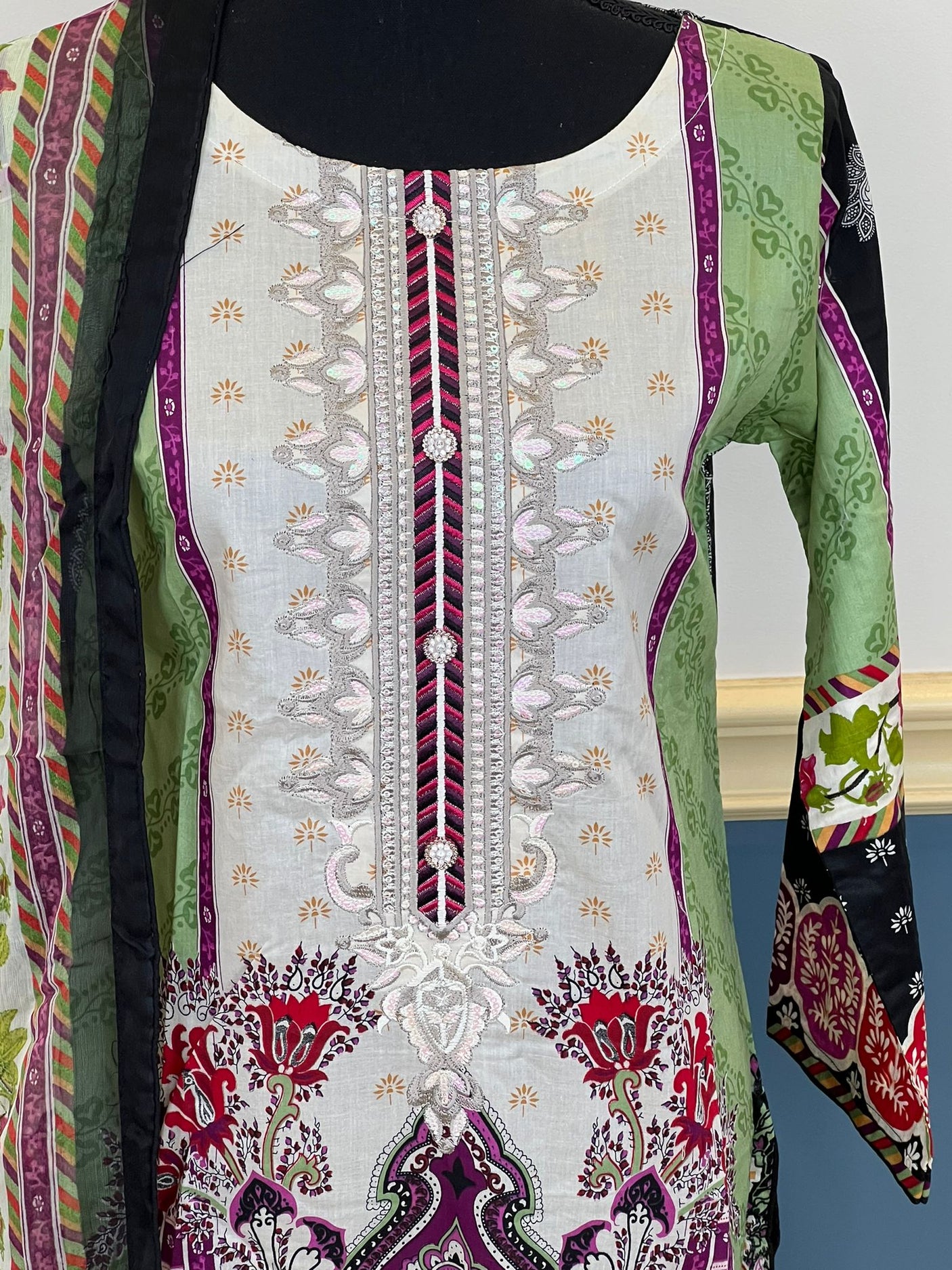 Pakistani Stitched Embroidered lawn Salwar kameez ready to ship