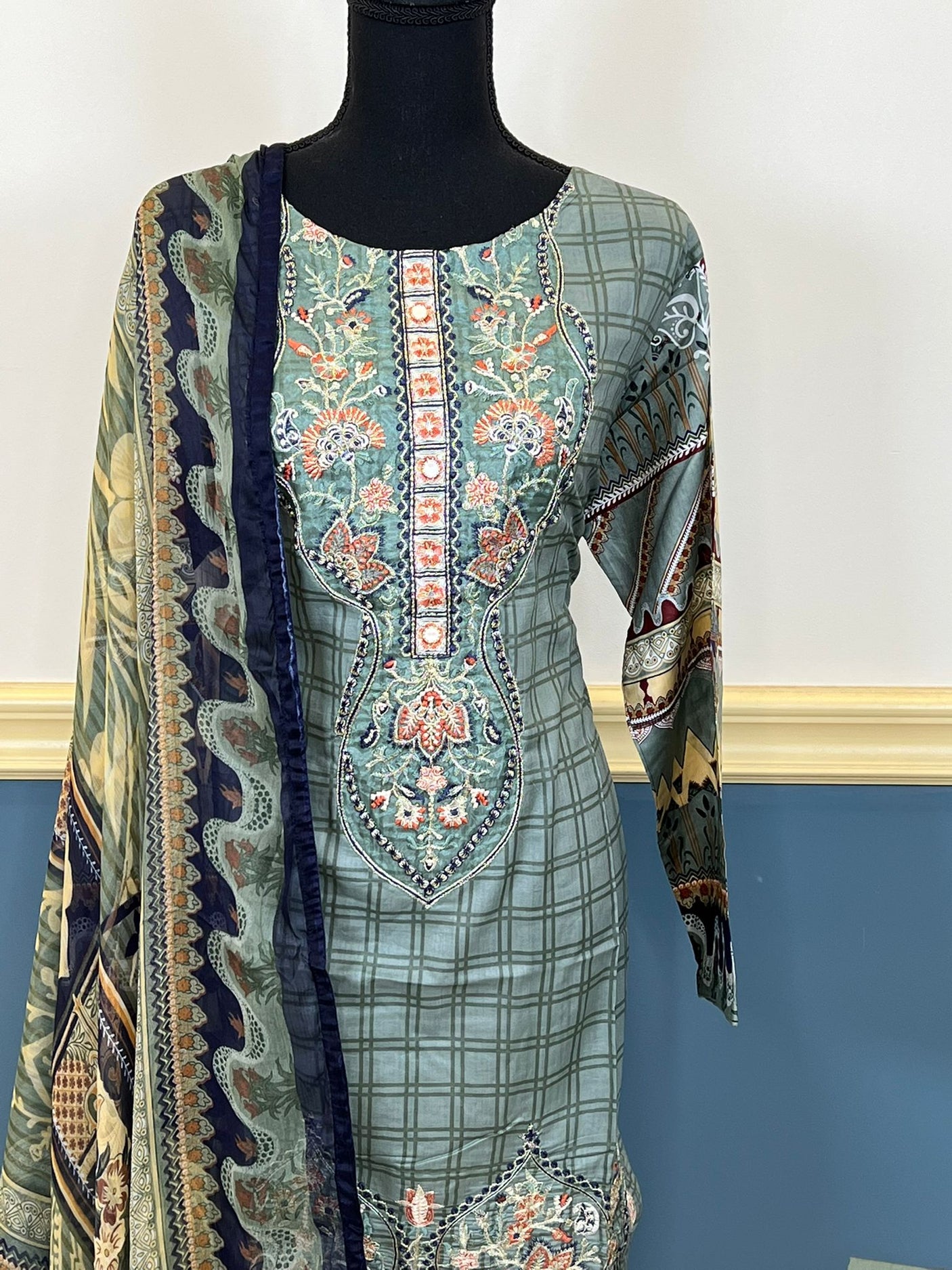 Pakistani Stitched Embroidered lawn Salwar kameez ready to ship