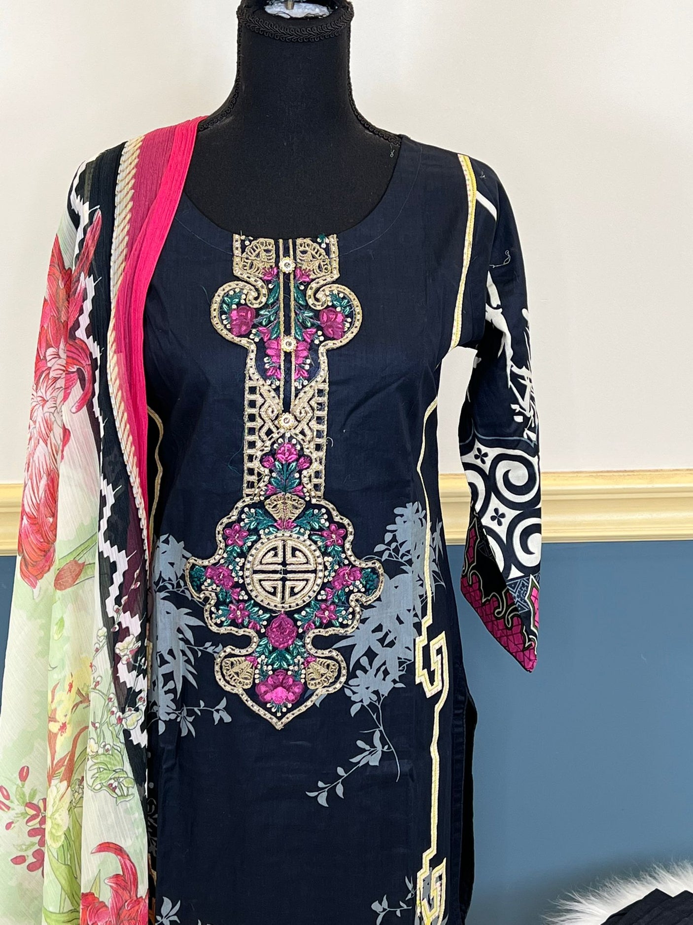 Pakistani Stitched Embroidered lawn Salwar kameez ready to ship