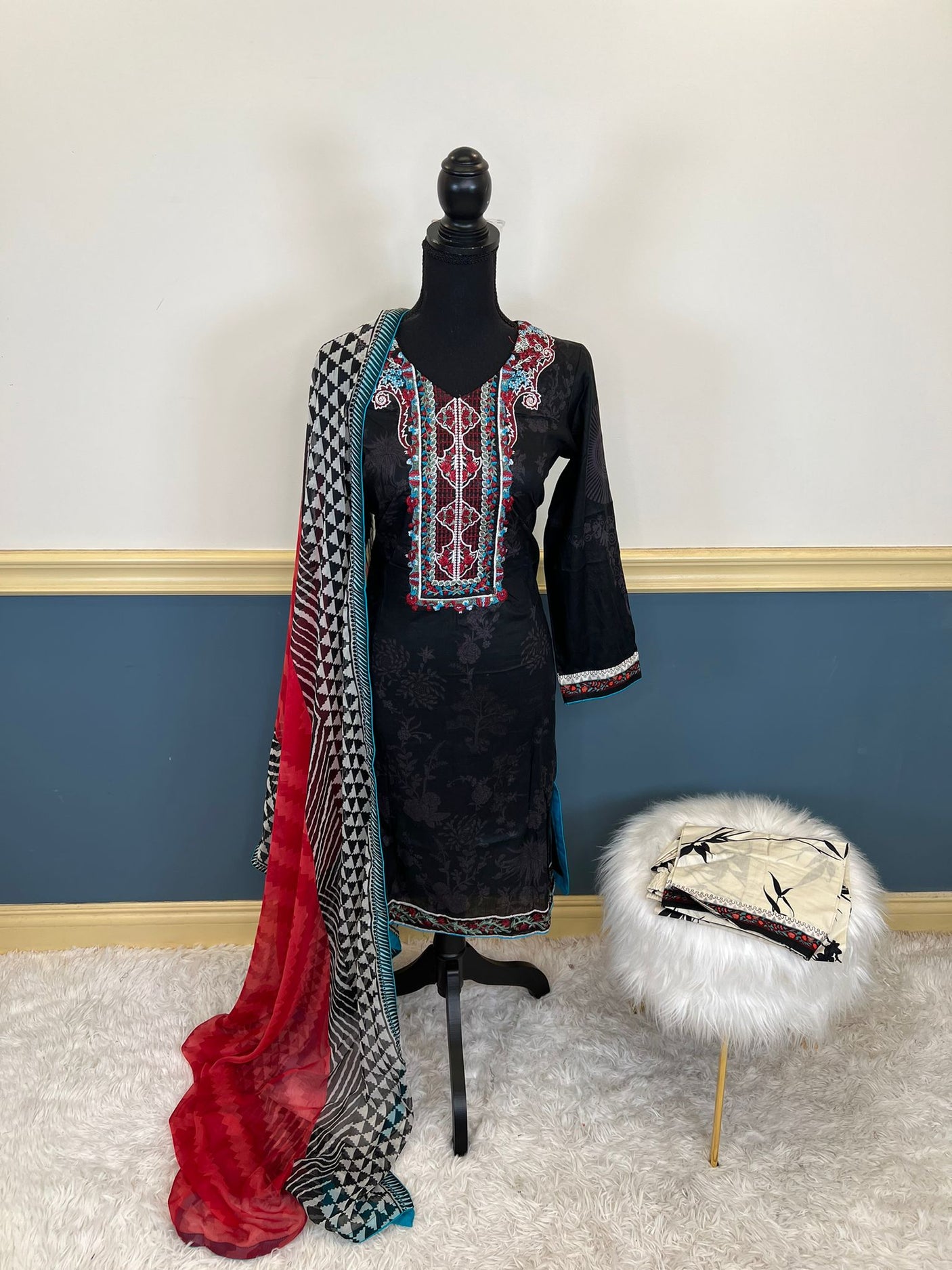 Pakistani Stitched Embroidered lawn Salwar kameez ready to ship