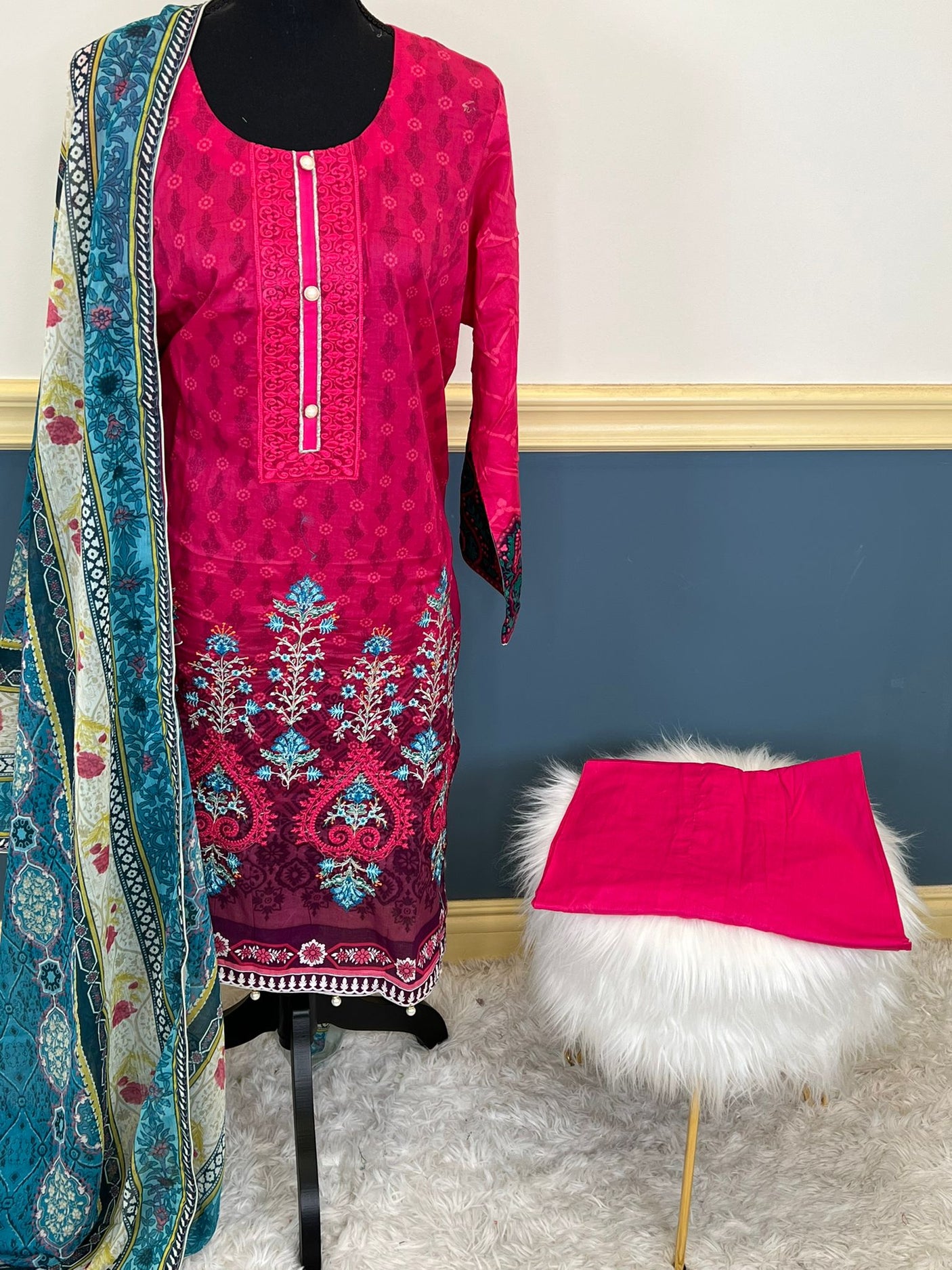 Pakistani Stitched Embroidered lawn Salwar kameez ready to ship