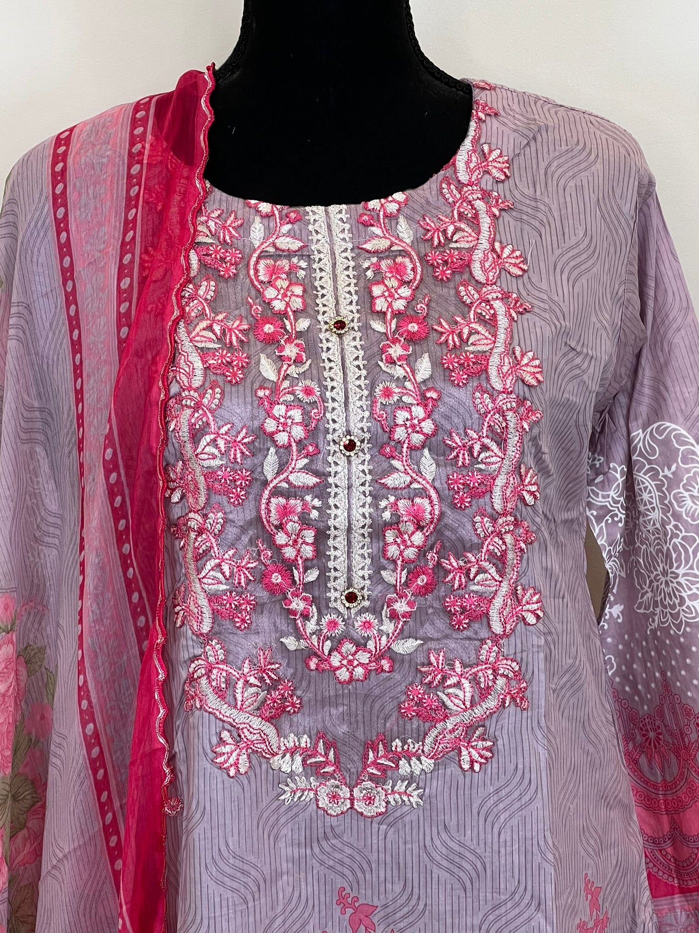 Pakistani Stitched Embroidered lawn Salwar kameez ready to ship