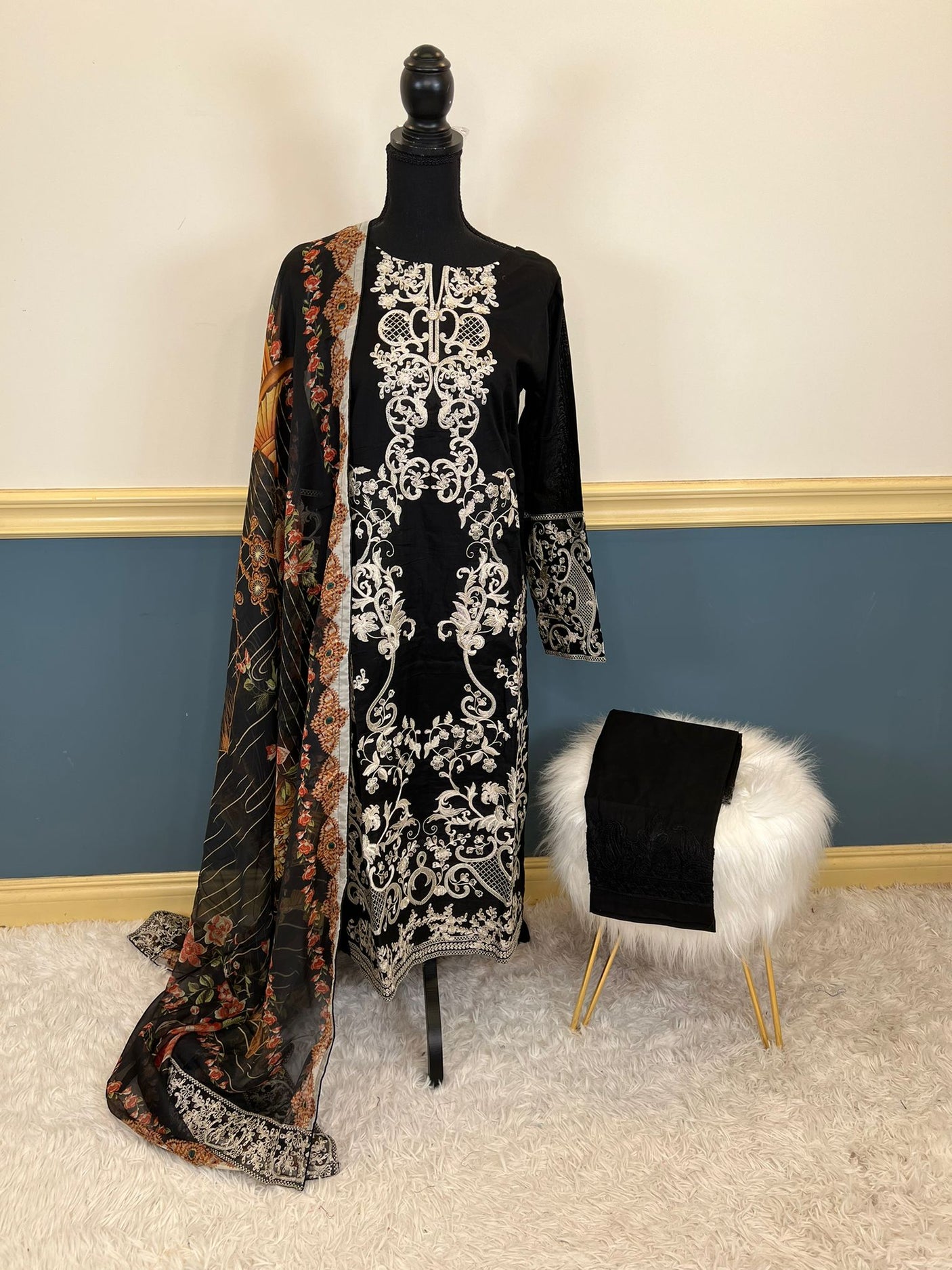 Pakistani Stitched Embroidered lawn Salwar kameez ready to ship