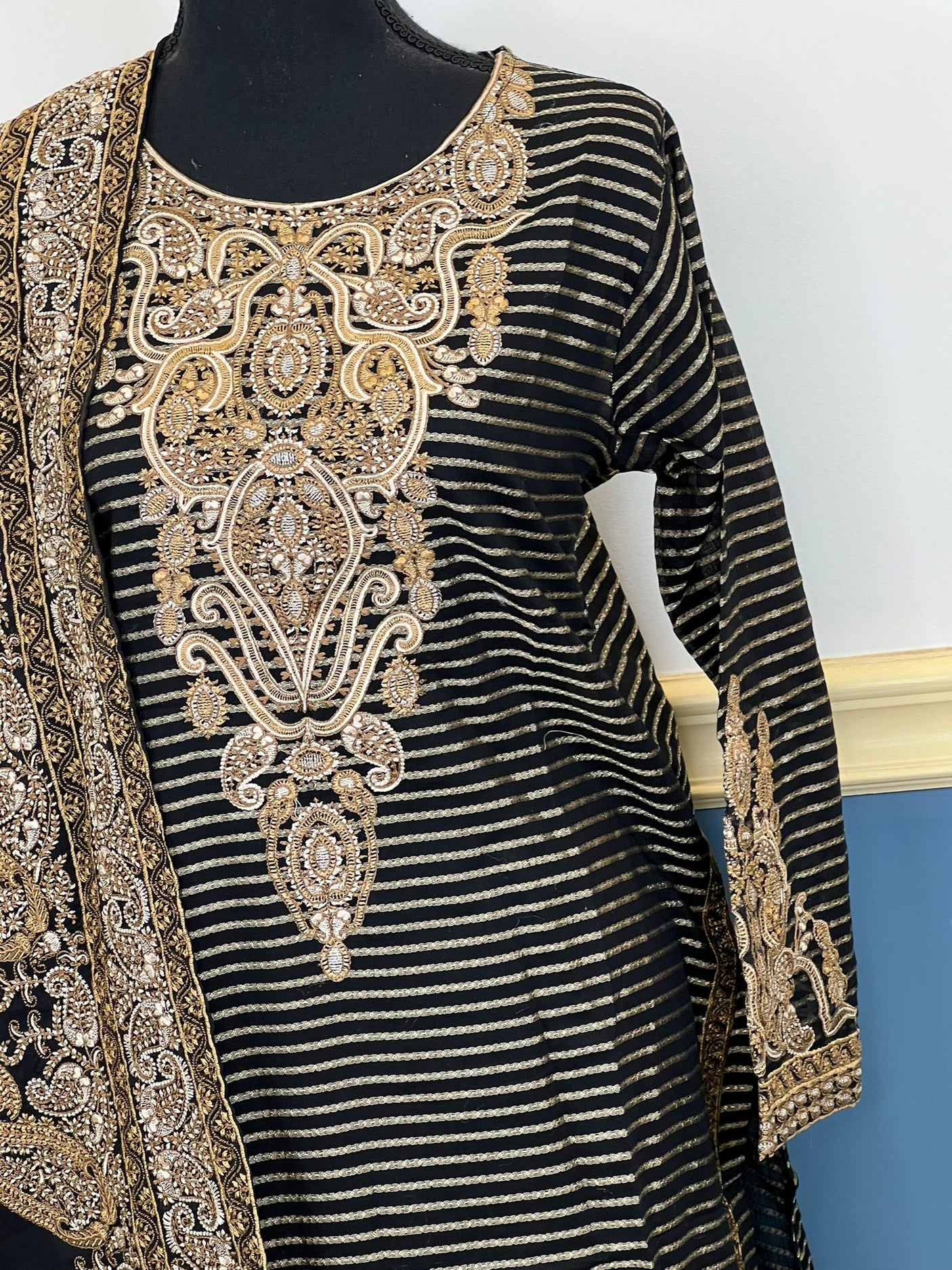 Pakistani Stitched Embroidered lawn Salwar kameez ready to ship