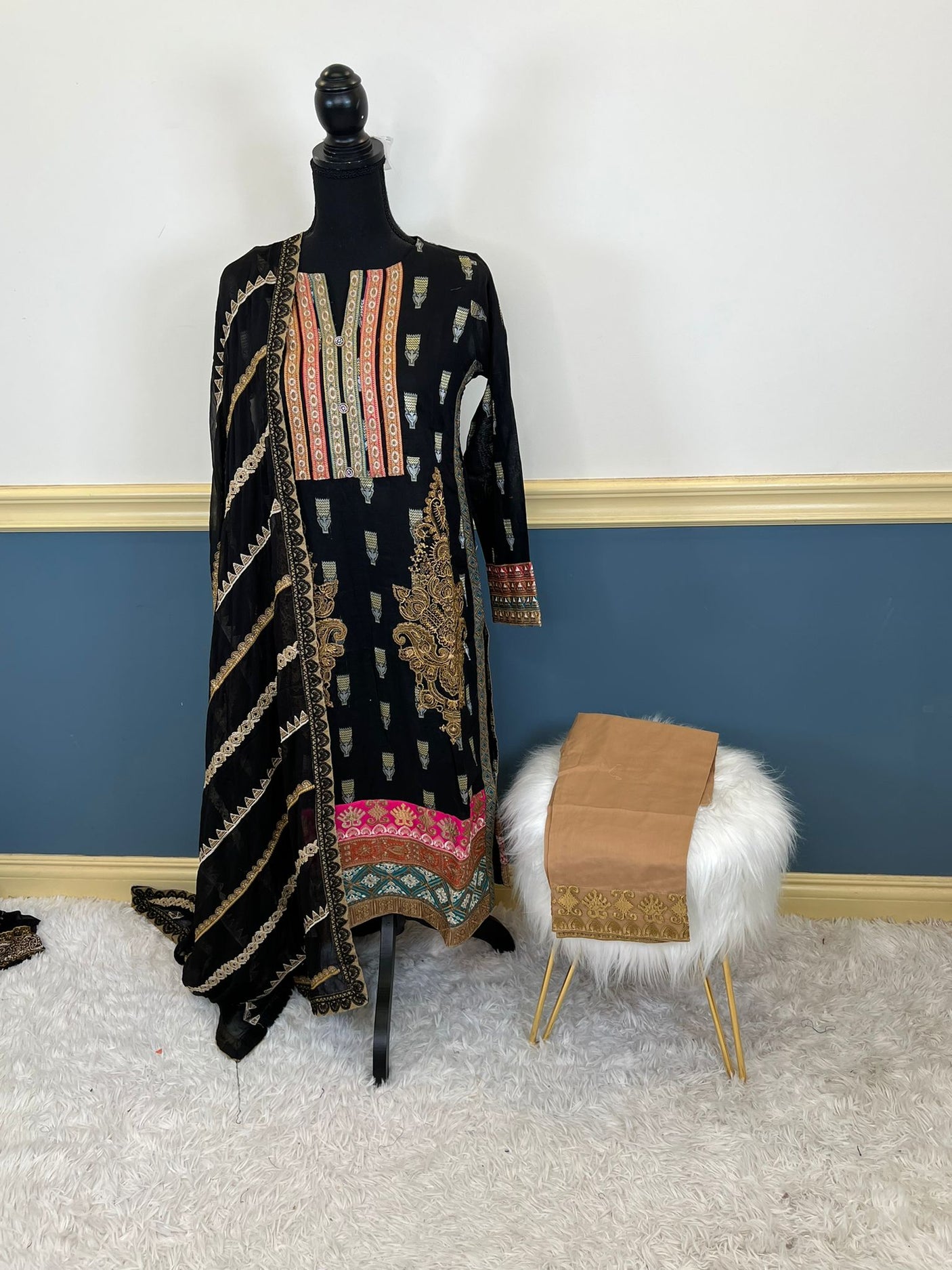 Pakistani Stitched Embroidered lawn Salwar kameez ready to ship