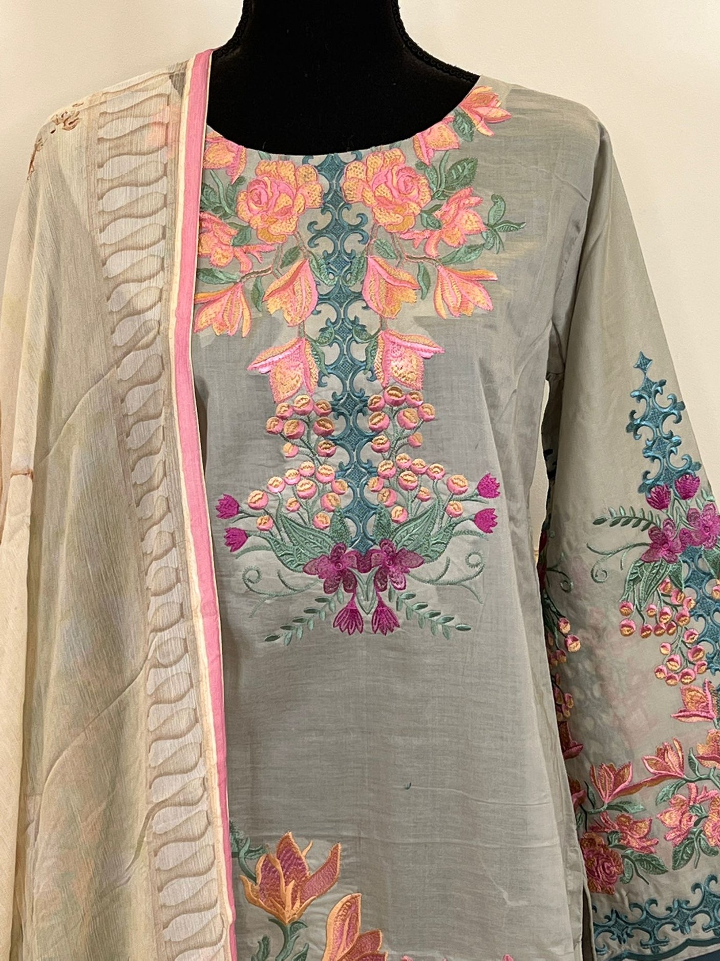 Pakistani Stitched Embroidered lawn Salwar kameez ready to ship
