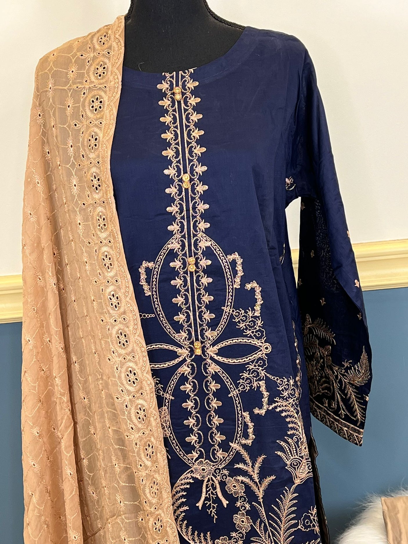 Pakistani Stitched Embroidered lawn Salwar kameez ready to ship