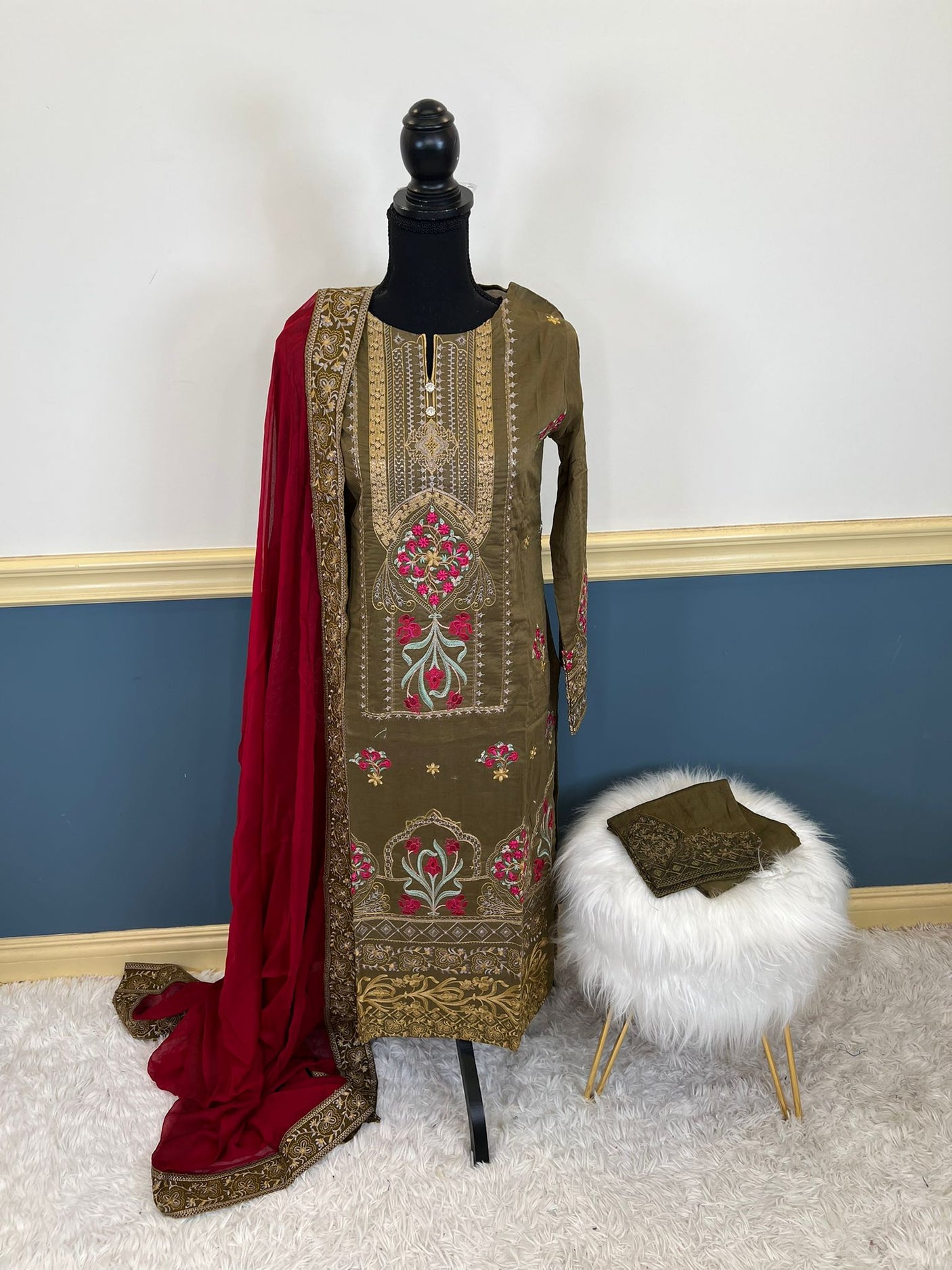 Pakistani Stitched Embroidered lawn Salwar kameez ready to ship