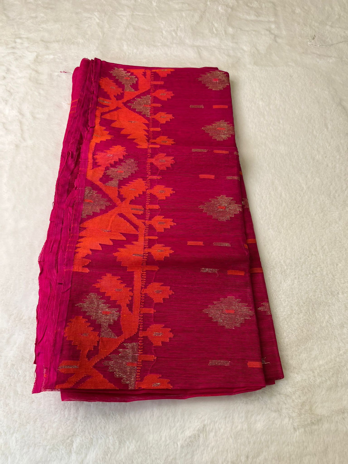 Dhakai jamdani saree