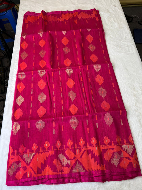 Dhakai jamdani saree