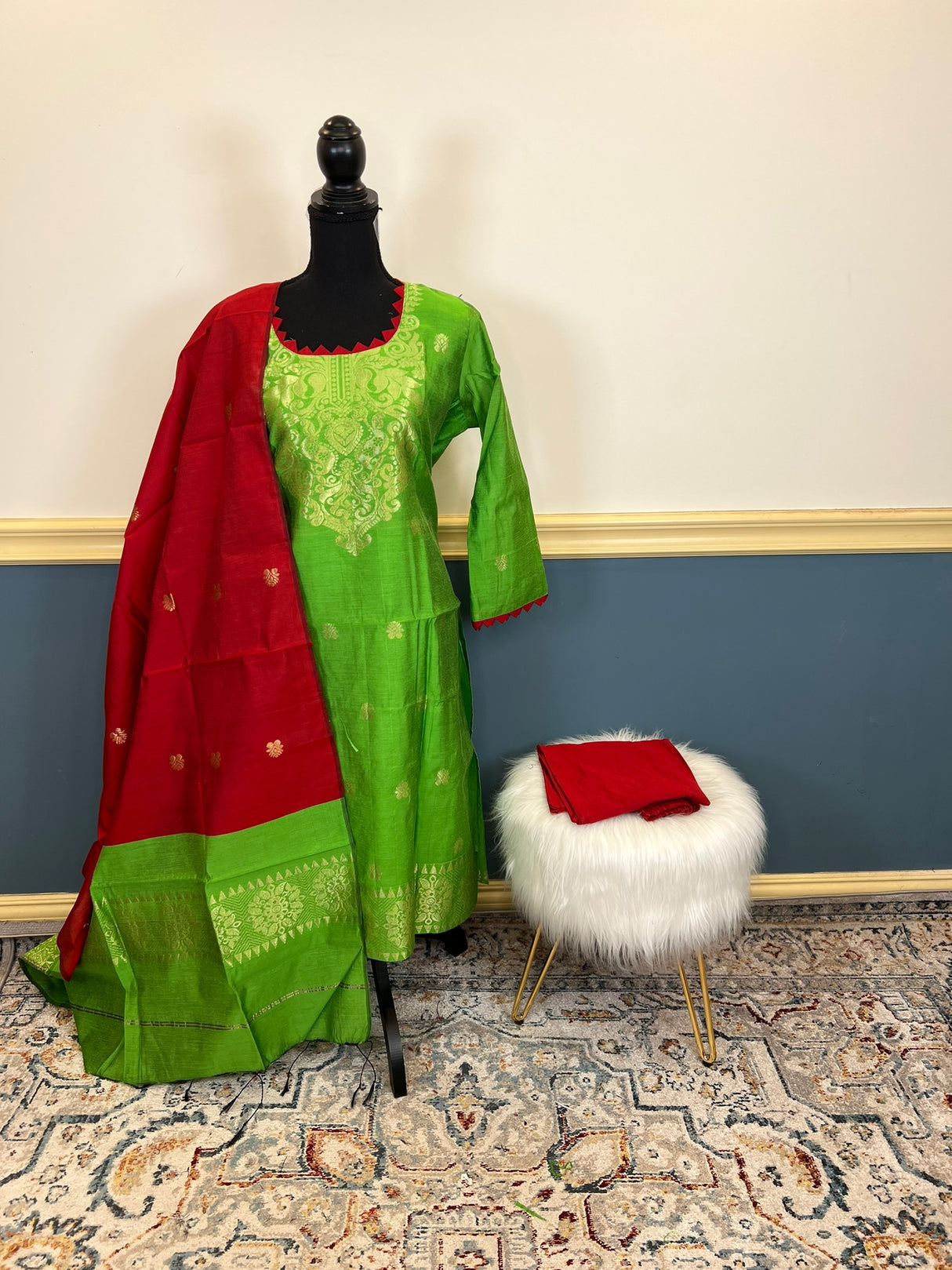 Bangladeshi Taant Jamdani Salwer Kamiz