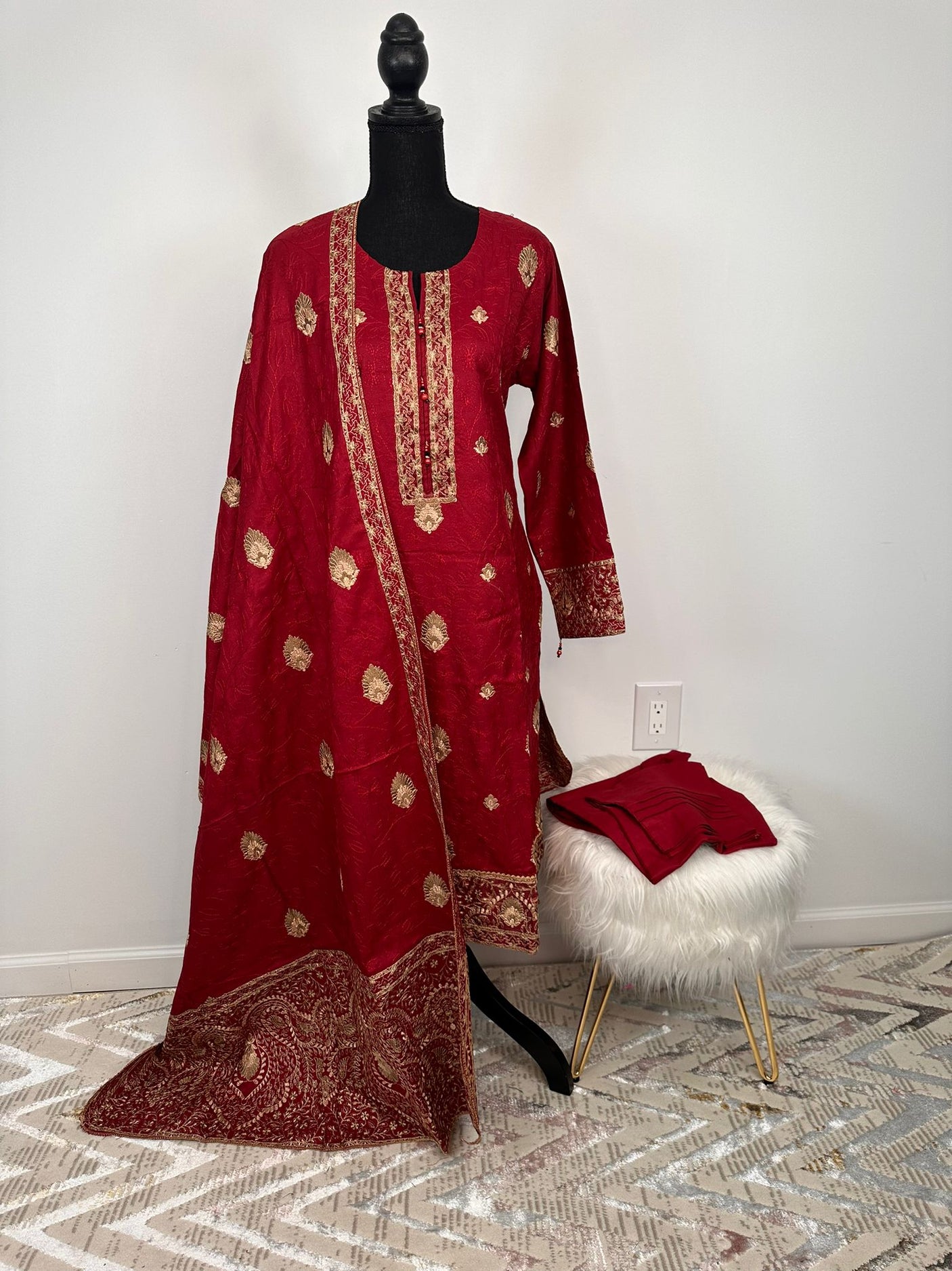 Pakistani Embroidered Luxury Lawn Ready To Ship