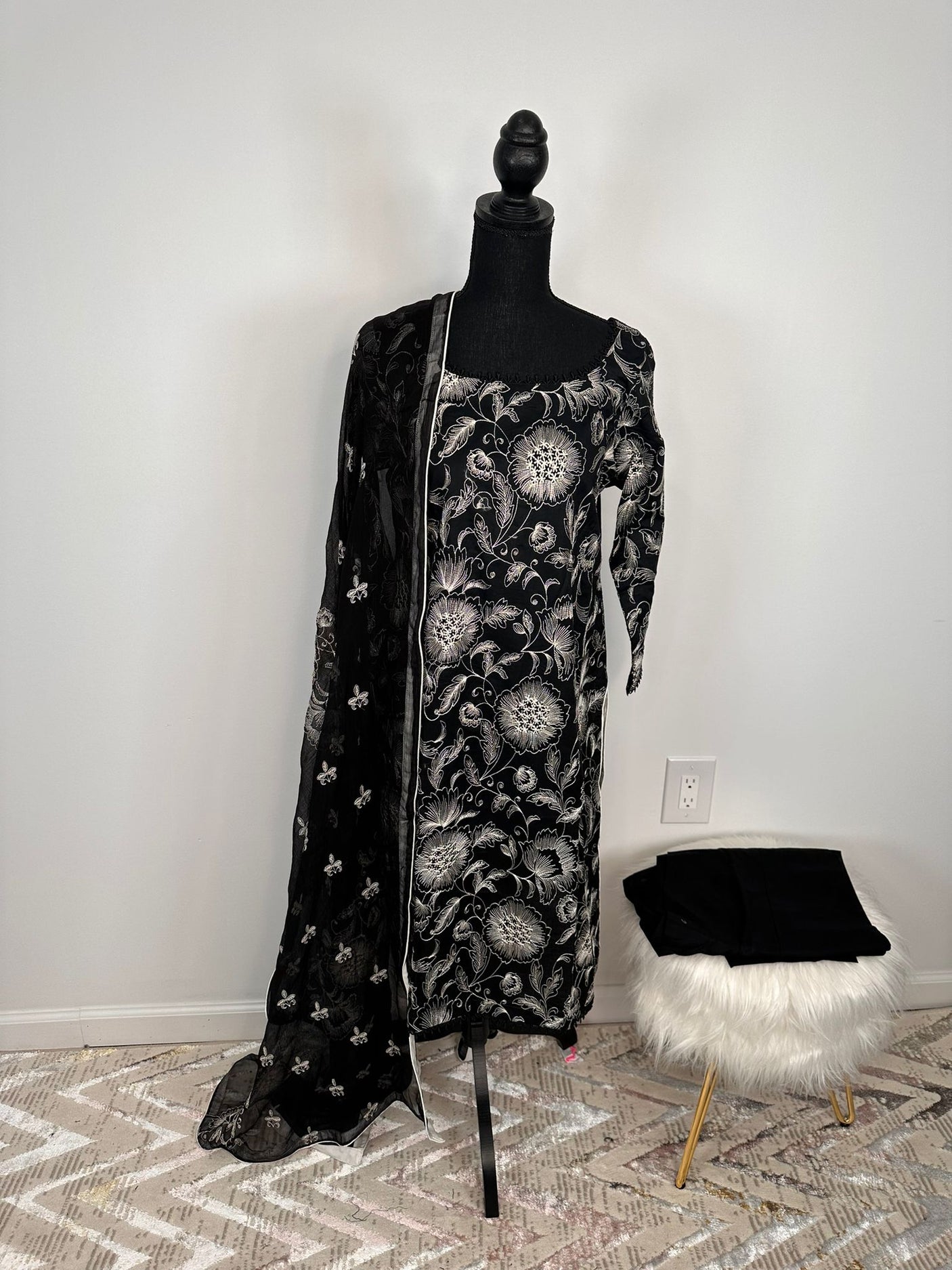 Pakistani Embroidered Luxury Lawn Ready To Ship