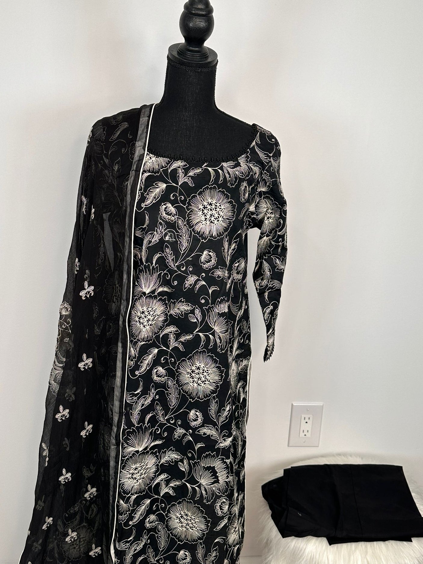 Pakistani Embroidered Luxury Lawn Ready To Ship