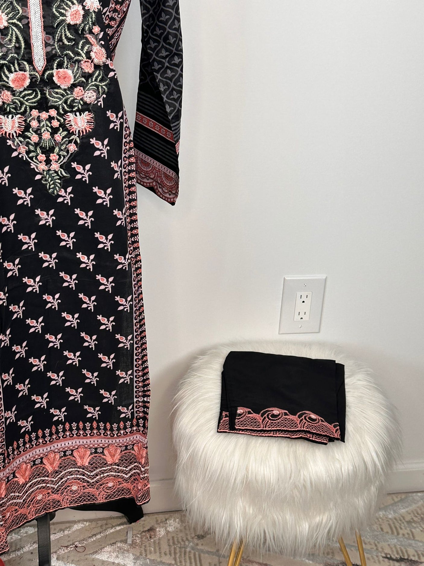 Pakistani Embroidered Lawn with chiffon dupatta ready to ship