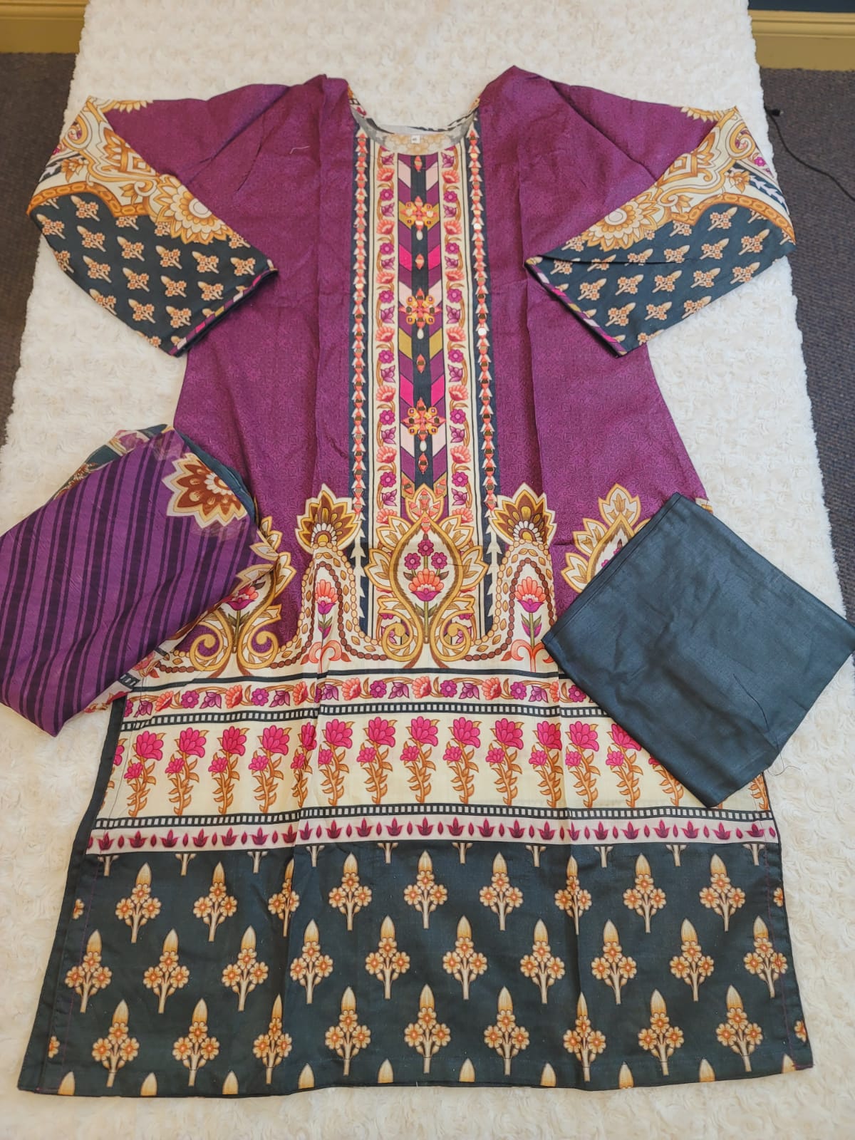 Pakistani lawn Embroidered Salwar kameez with Chiffon Dupatta Ready To Ship