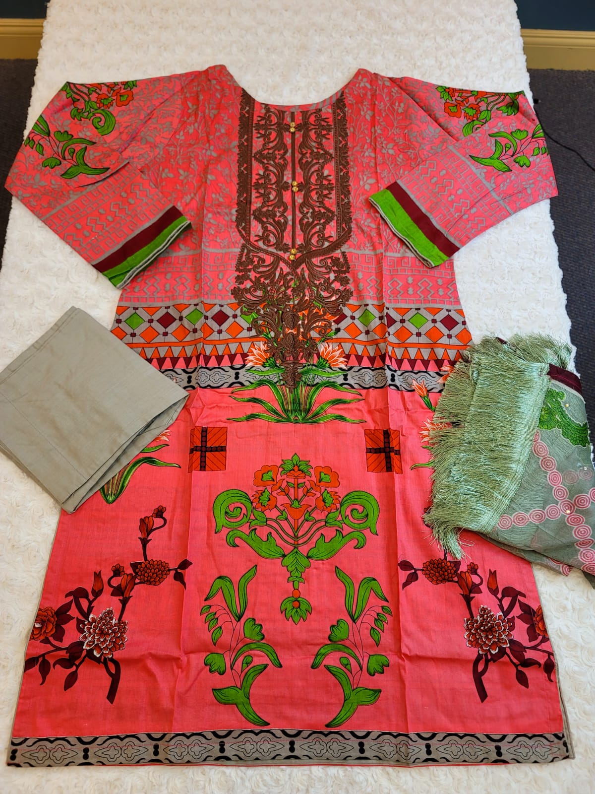 Pakistani lawn Embroidered Salwar kameez with Chiffon Dupatta Ready To Ship