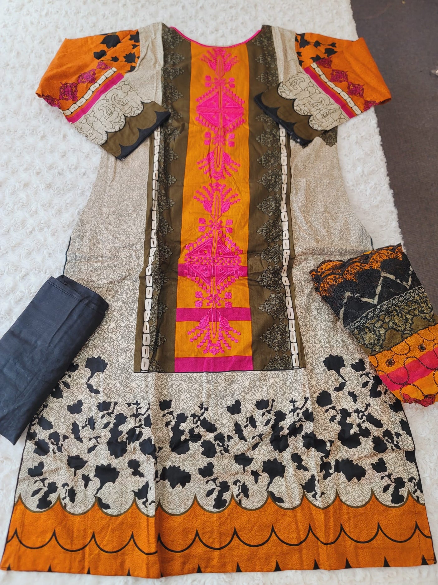 Pakistani Stitched lawn Embroidered Salwar kameez ready to ship